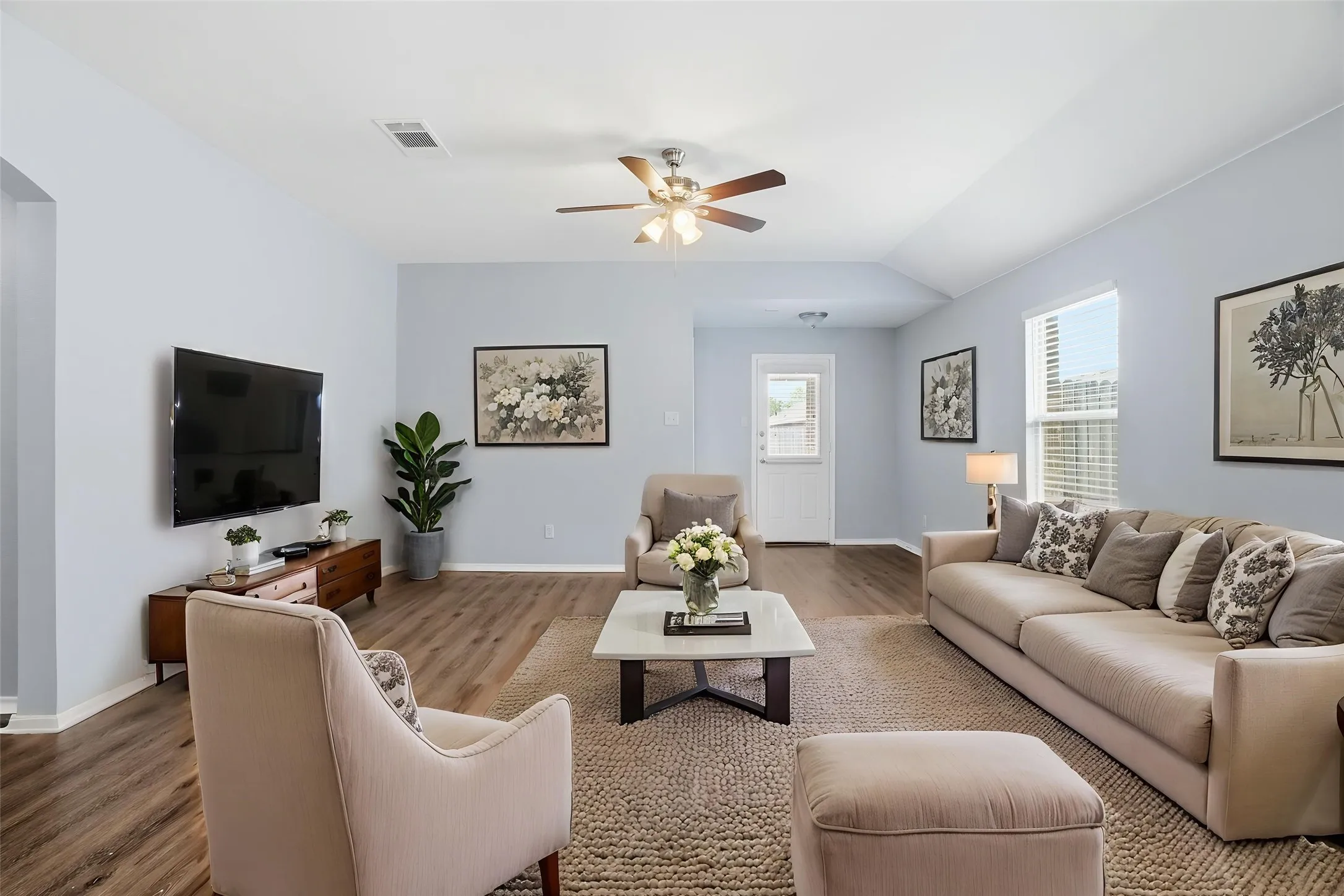 Single Family Residence For Sale in Kaufman County , 2003 Zavala, Forney, Texas 75126, 4 Bedroom, 2 Bathroom, 2 Garage spaces, 1,929 Sqft, built in 2014, mls#21217809, Real Estate Agent in Forney, Homes For Sale in Kaufman county, Homes For Sale in Forney, Realtor in Forney Texas, Real Estate Brokerage Independent Realty Texas, Luminita Cordes Realtor