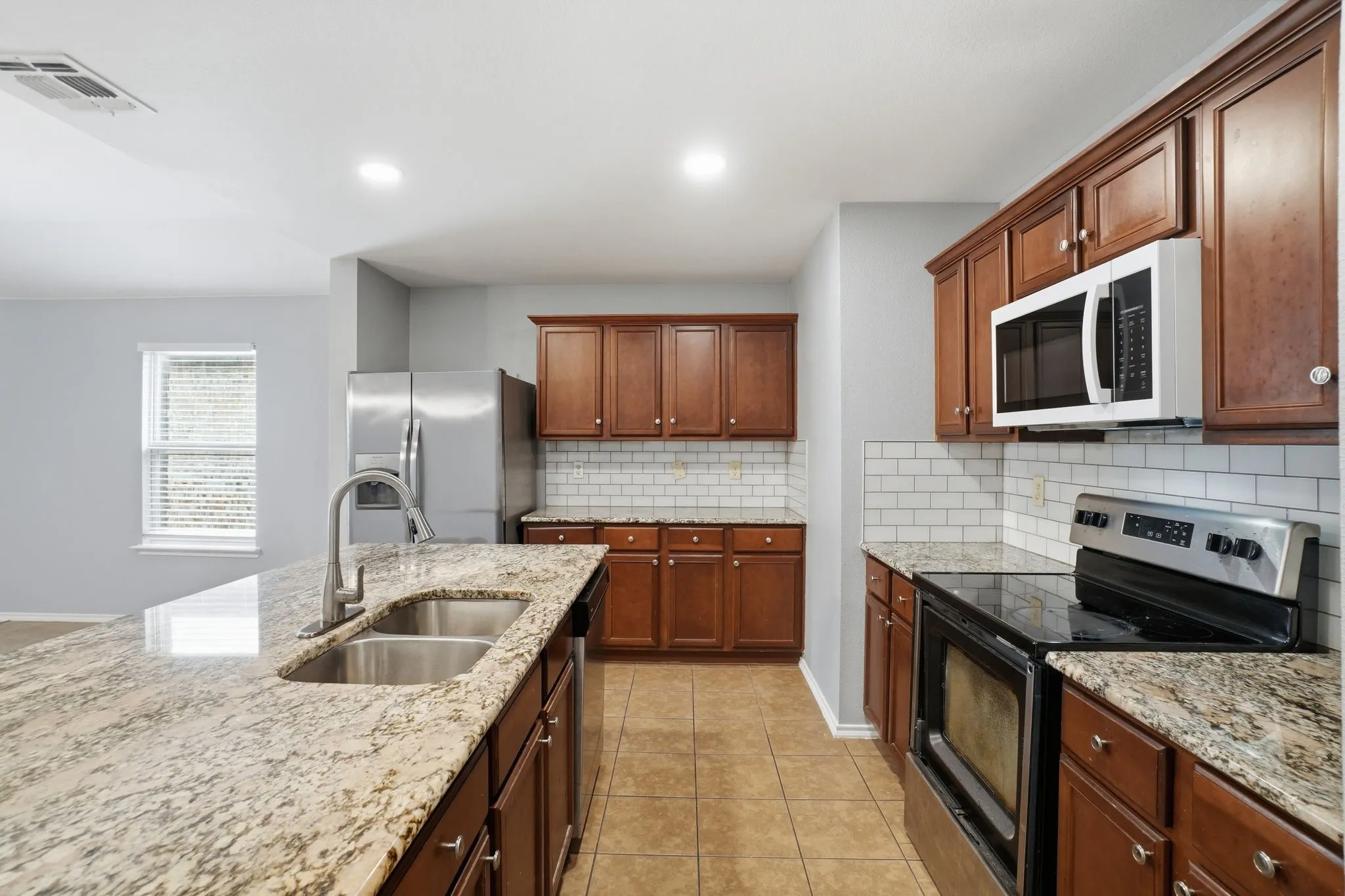 Single Family Residence For Sale in Kaufman County , 2003 Zavala, Forney, Texas 75126, 4 Bedroom, 2 Bathroom, 2 Garage spaces, 1,929 Sqft, built in 2014, mls#21217809, Real Estate Agent in Forney, Homes For Sale in Kaufman county, Homes For Sale in Forney, Realtor in Forney Texas, Real Estate Brokerage Independent Realty Texas, Luminita Cordes Realtor