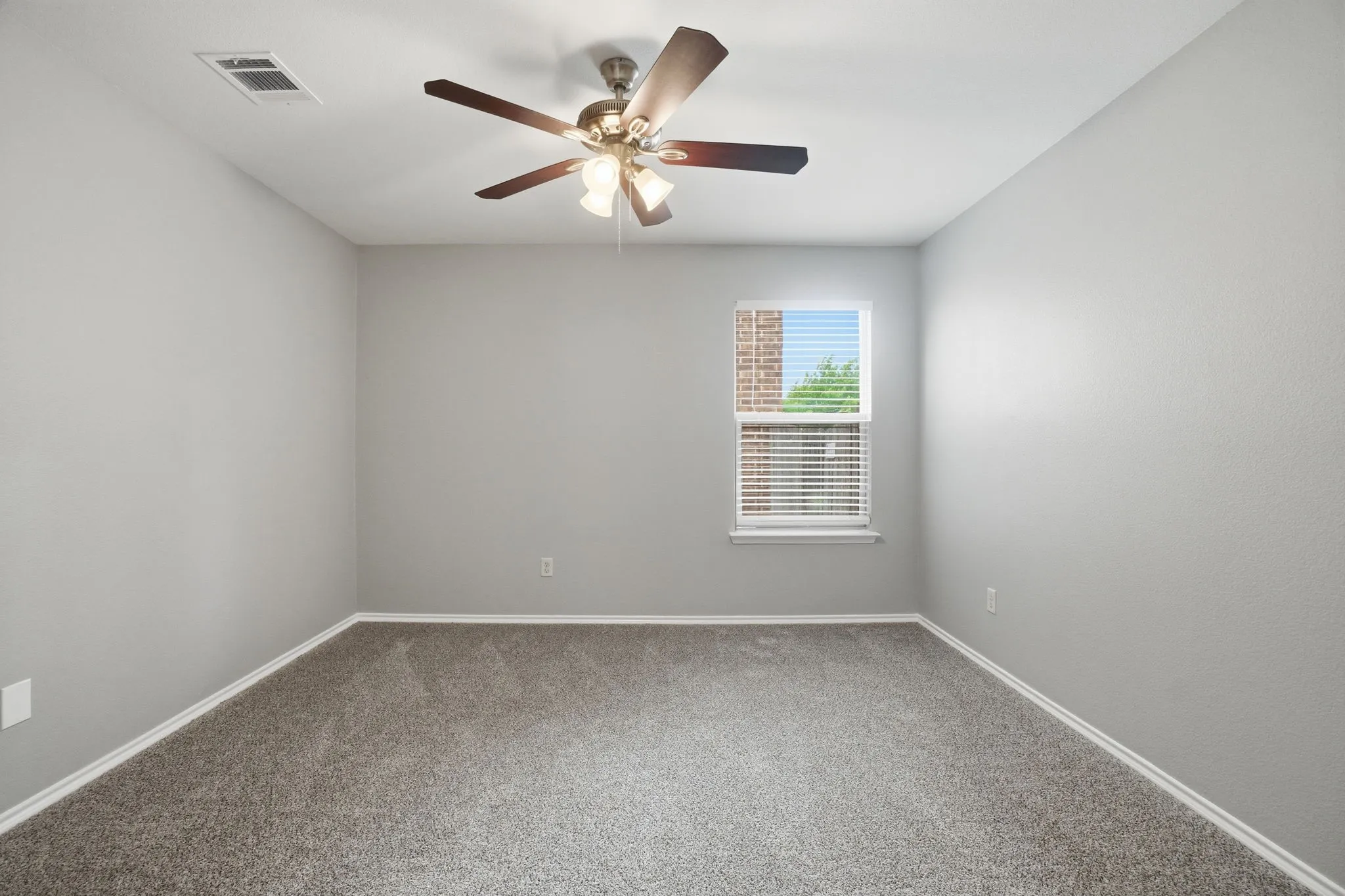 Single Family Residence For Sale in Kaufman County , 2003 Zavala, Forney, Texas 75126, 4 Bedroom, 2 Bathroom, 2 Garage spaces, 1,929 Sqft, built in 2014, mls#21217809, Real Estate Agent in Forney, Homes For Sale in Kaufman county, Homes For Sale in Forney, Realtor in Forney Texas, Real Estate Brokerage Independent Realty Texas, Luminita Cordes Realtor
