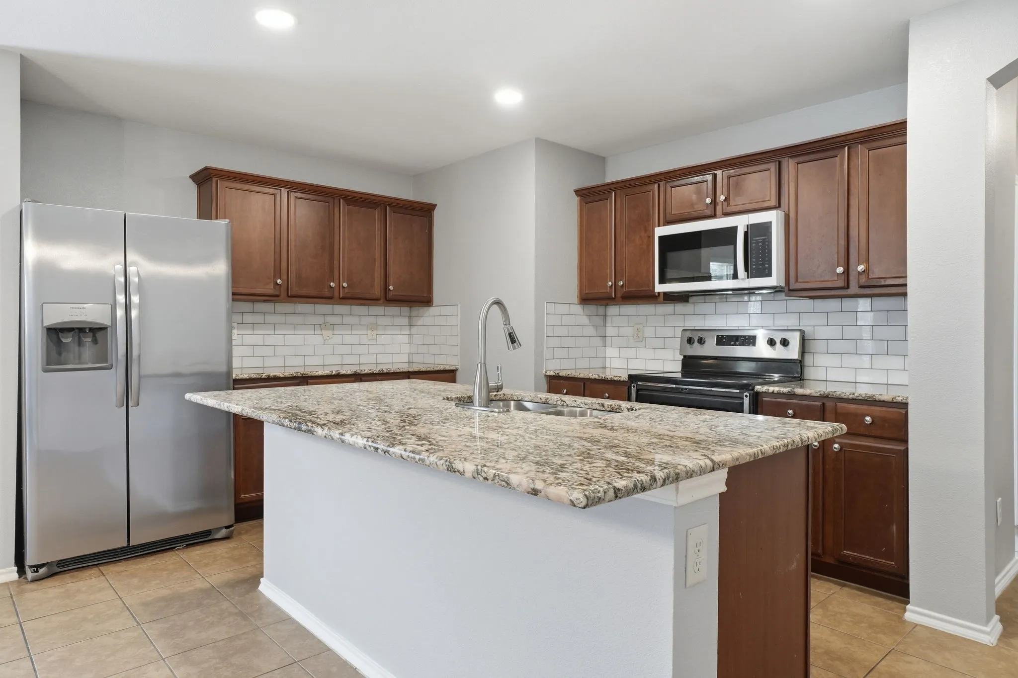 Single Family Residence For Sale in Kaufman County , 2003 Zavala, Forney, Texas 75126, 4 Bedroom, 2 Bathroom, 2 Garage spaces, 1,929 Sqft, built in 2014, mls#21217809, Real Estate Agent in Forney, Homes For Sale in Kaufman county, Homes For Sale in Forney, Realtor in Forney Texas, Real Estate Brokerage Independent Realty Texas, Luminita Cordes Realtor