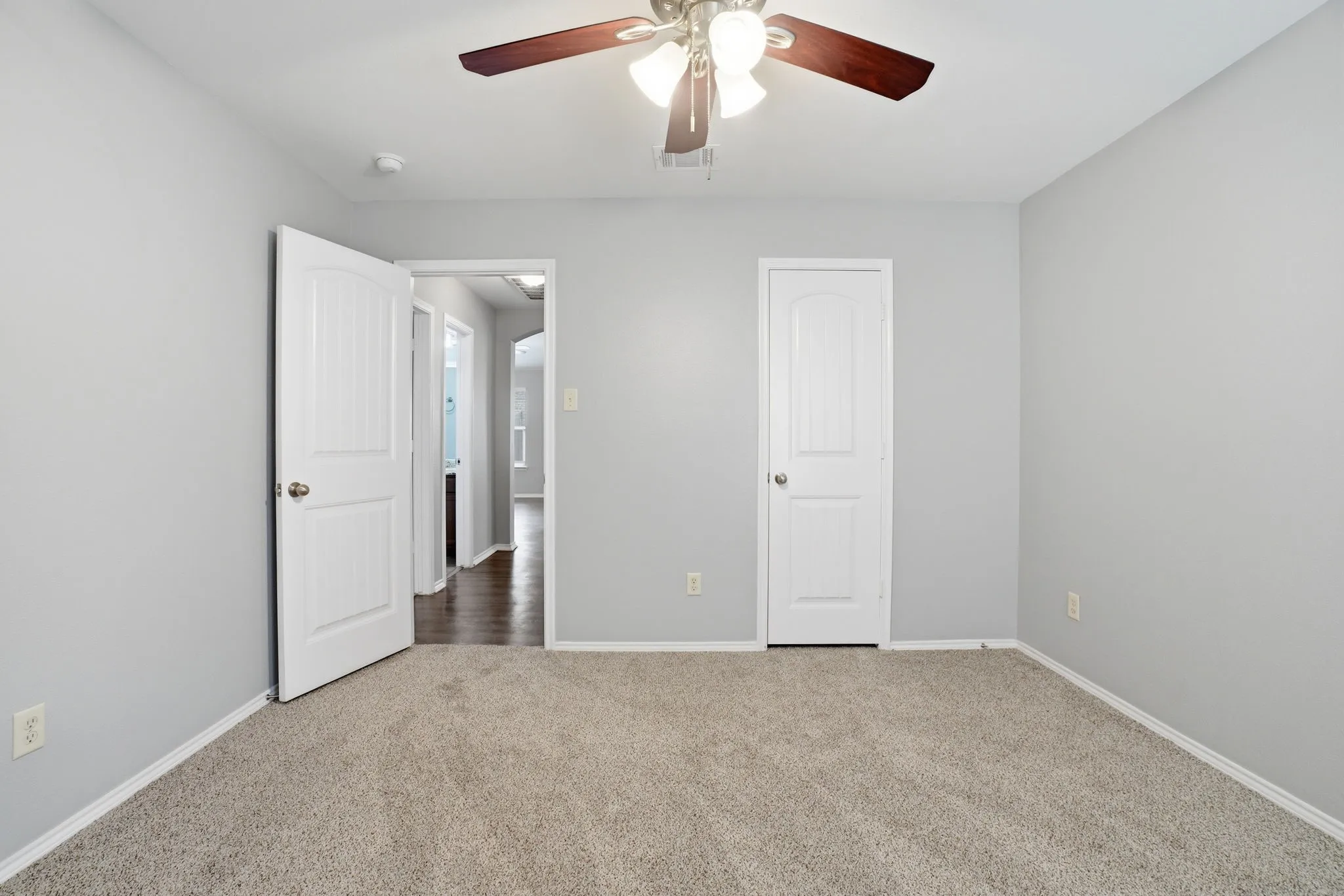 Single Family Residence For Sale in Kaufman County , 2003 Zavala, Forney, Texas 75126, 4 Bedroom, 2 Bathroom, 2 Garage spaces, 1,929 Sqft, built in 2014, mls#21217809, Real Estate Agent in Forney, Homes For Sale in Kaufman county, Homes For Sale in Forney, Realtor in Forney Texas, Real Estate Brokerage Independent Realty Texas, Luminita Cordes Realtor