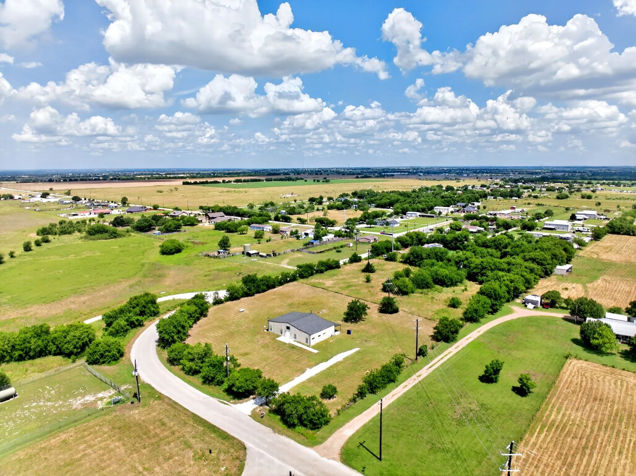Single Family Residence For Sale in Denton County , 11110 Old Stoney Road, Ponder, Texas 76259, 3 Bedroom, 3 Bathroom, Garage spaces, 2,591 Sqft, built in 2018, Preowned, mls#21249068, Real Estate Agent in Ponder, Homes For Sale in Denton county, Homes For Sale in Ponder, Realtor in Ponder Texas, Real Estate Brokerage Independent Realty Texas, Luminita Cordes Realtor