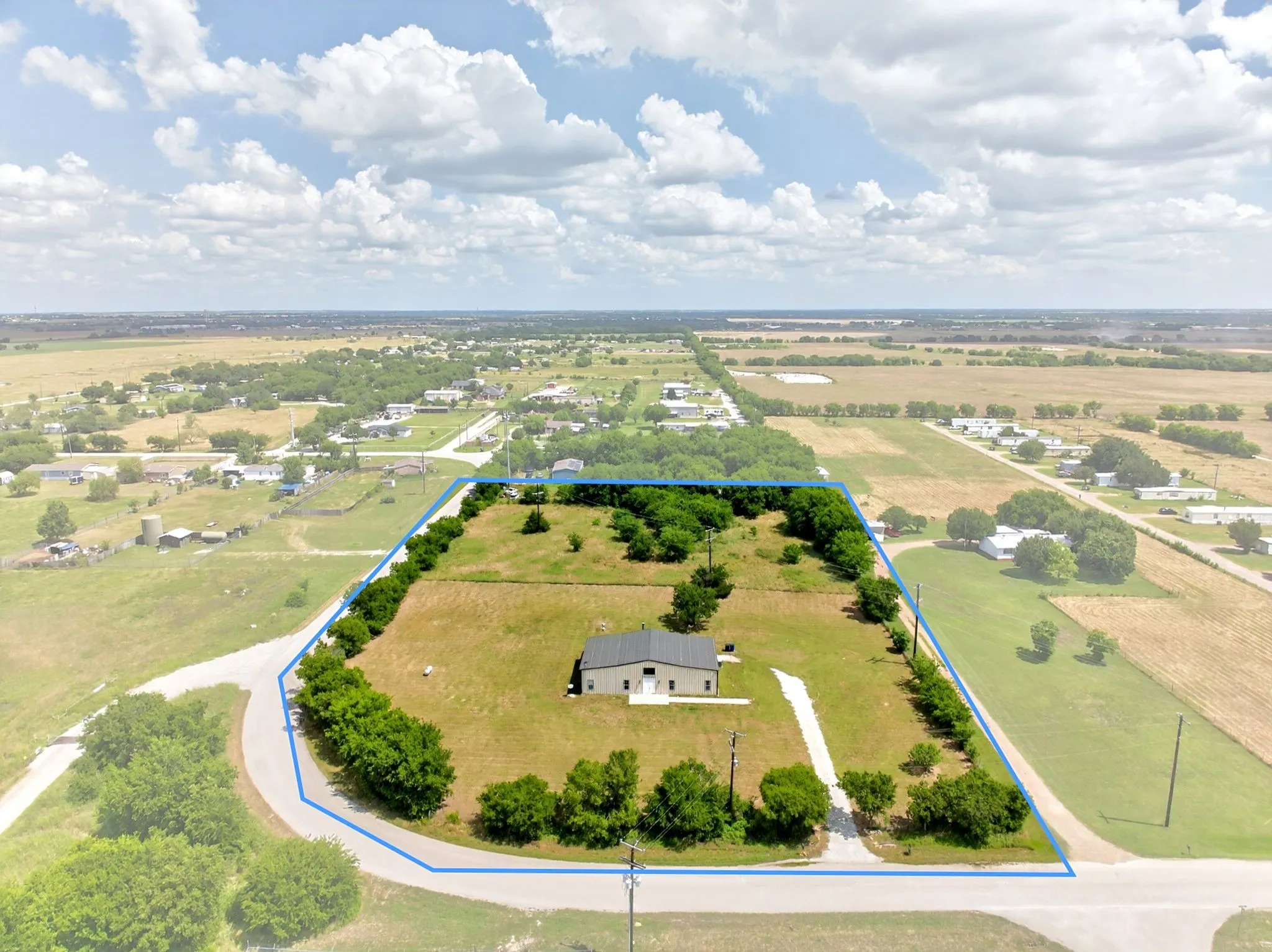 Single Family Residence For Sale in Denton County , 11110 Old Stoney Road, Ponder, Texas 76259, 3 Bedroom, 3 Bathroom, Garage spaces, 2,591 Sqft, built in 2018, Preowned, mls#21249068, Real Estate Agent in Ponder, Homes For Sale in Denton county, Homes For Sale in Ponder, Realtor in Ponder Texas, Real Estate Brokerage Independent Realty Texas, Luminita Cordes Realtor
