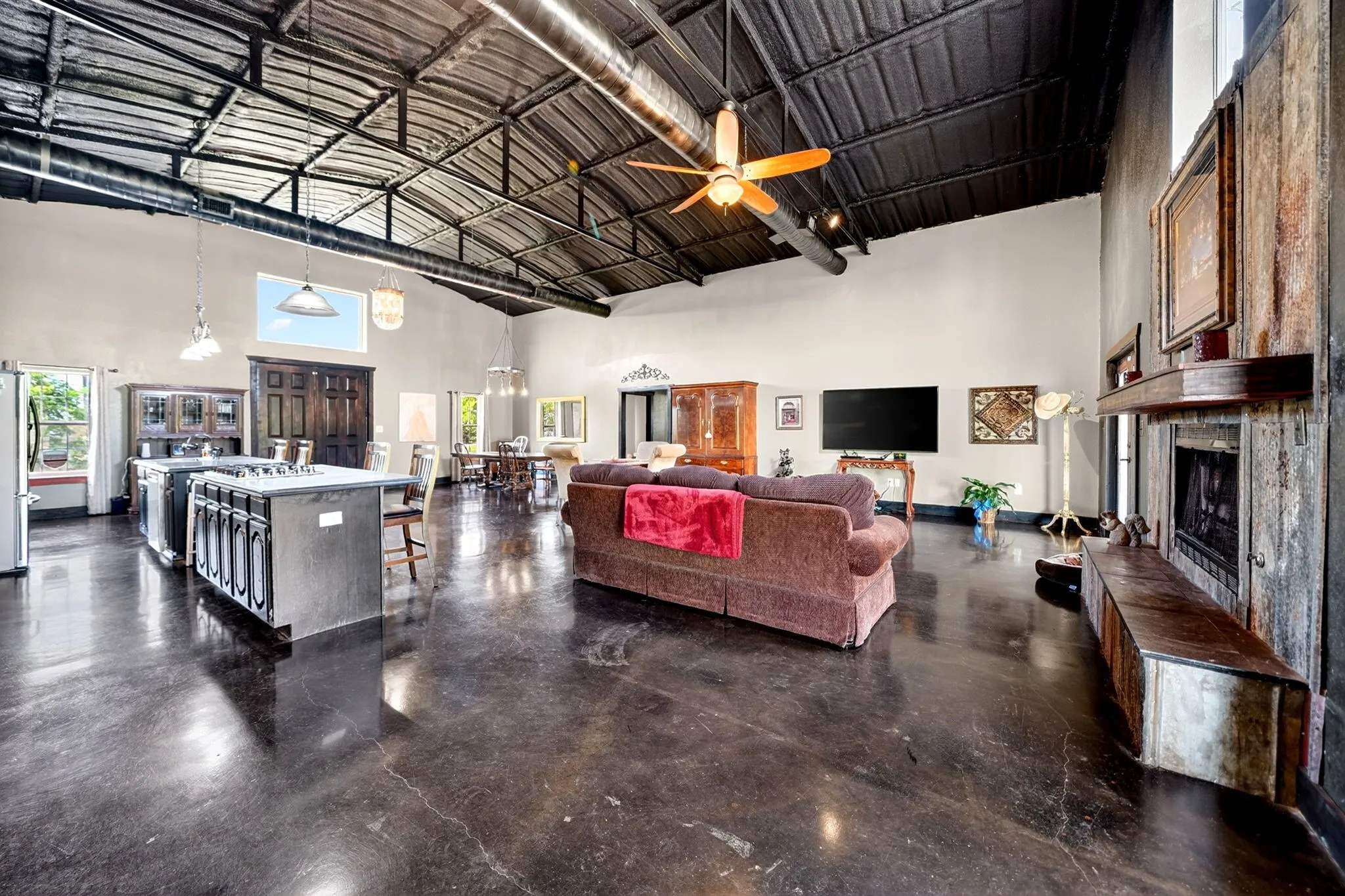 Single Family Residence For Sale in Denton County , 11110 Old Stoney Road, Ponder, Texas 76259, 3 Bedroom, 3 Bathroom, Garage spaces, 2,591 Sqft, built in 2018, Preowned, mls#21249068, Real Estate Agent in Ponder, Homes For Sale in Denton county, Homes For Sale in Ponder, Realtor in Ponder Texas, Real Estate Brokerage Independent Realty Texas, Luminita Cordes Realtor