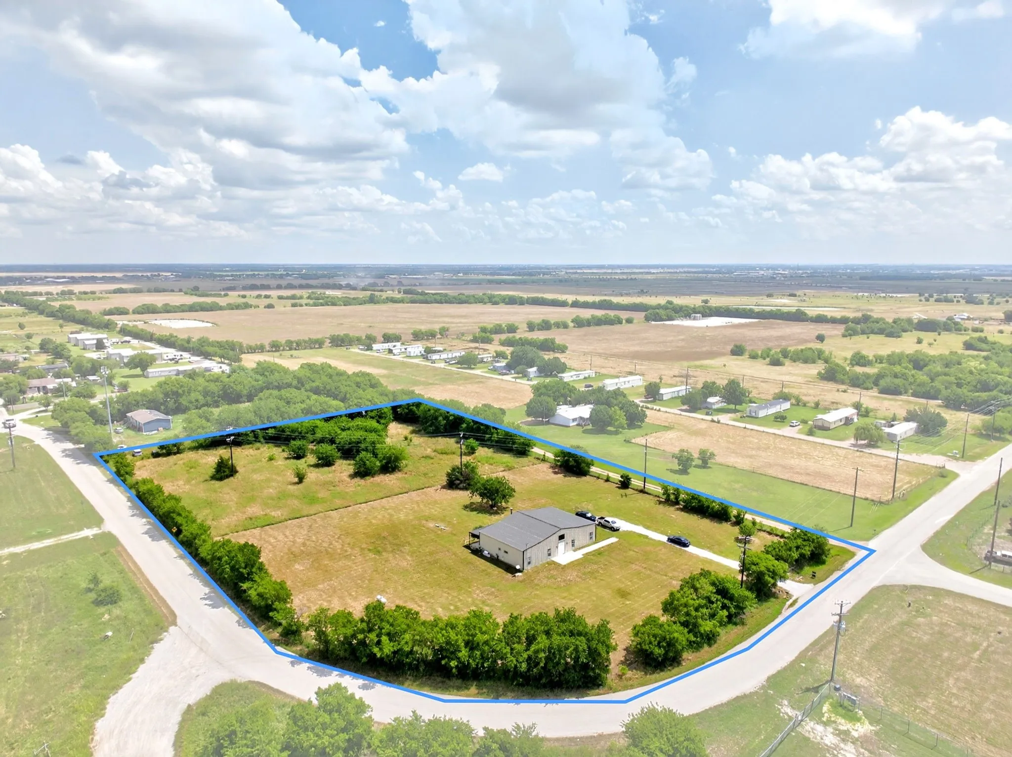 Single Family Residence For Sale in Denton County , 11110 Old Stoney Road, Ponder, Texas 76259, 3 Bedroom, 3 Bathroom, Garage spaces, 2,591 Sqft, built in 2018, Preowned, mls#21249068, Real Estate Agent in Ponder, Homes For Sale in Denton county, Homes For Sale in Ponder, Realtor in Ponder Texas, Real Estate Brokerage Independent Realty Texas, Luminita Cordes Realtor