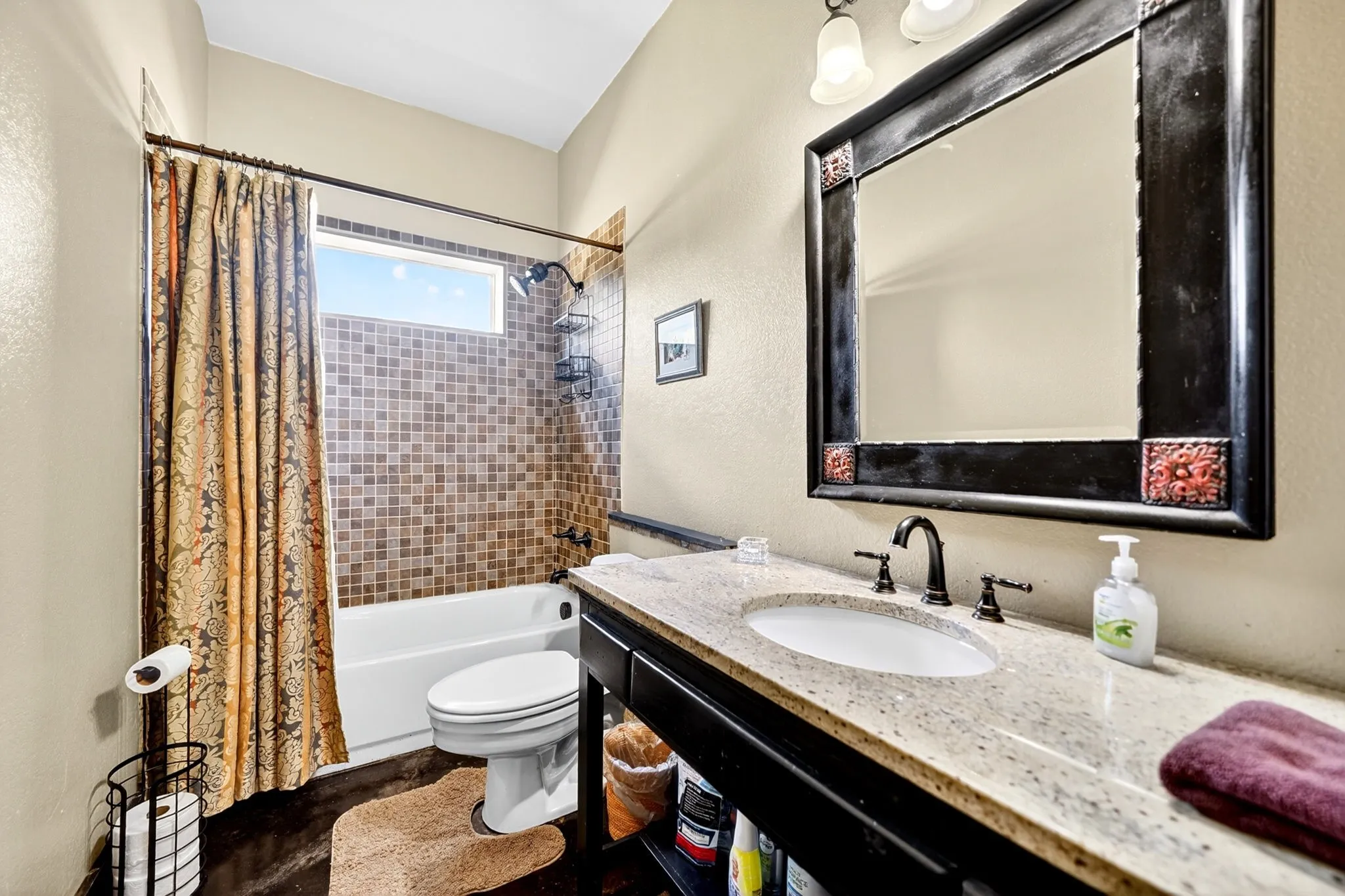 Single Family Residence For Sale in Denton County , 11110 Old Stoney Road, Ponder, Texas 76259, 3 Bedroom, 3 Bathroom, Garage spaces, 2,591 Sqft, built in 2018, Preowned, mls#21249068, Real Estate Agent in Ponder, Homes For Sale in Denton county, Homes For Sale in Ponder, Realtor in Ponder Texas, Real Estate Brokerage Independent Realty Texas, Luminita Cordes Realtor