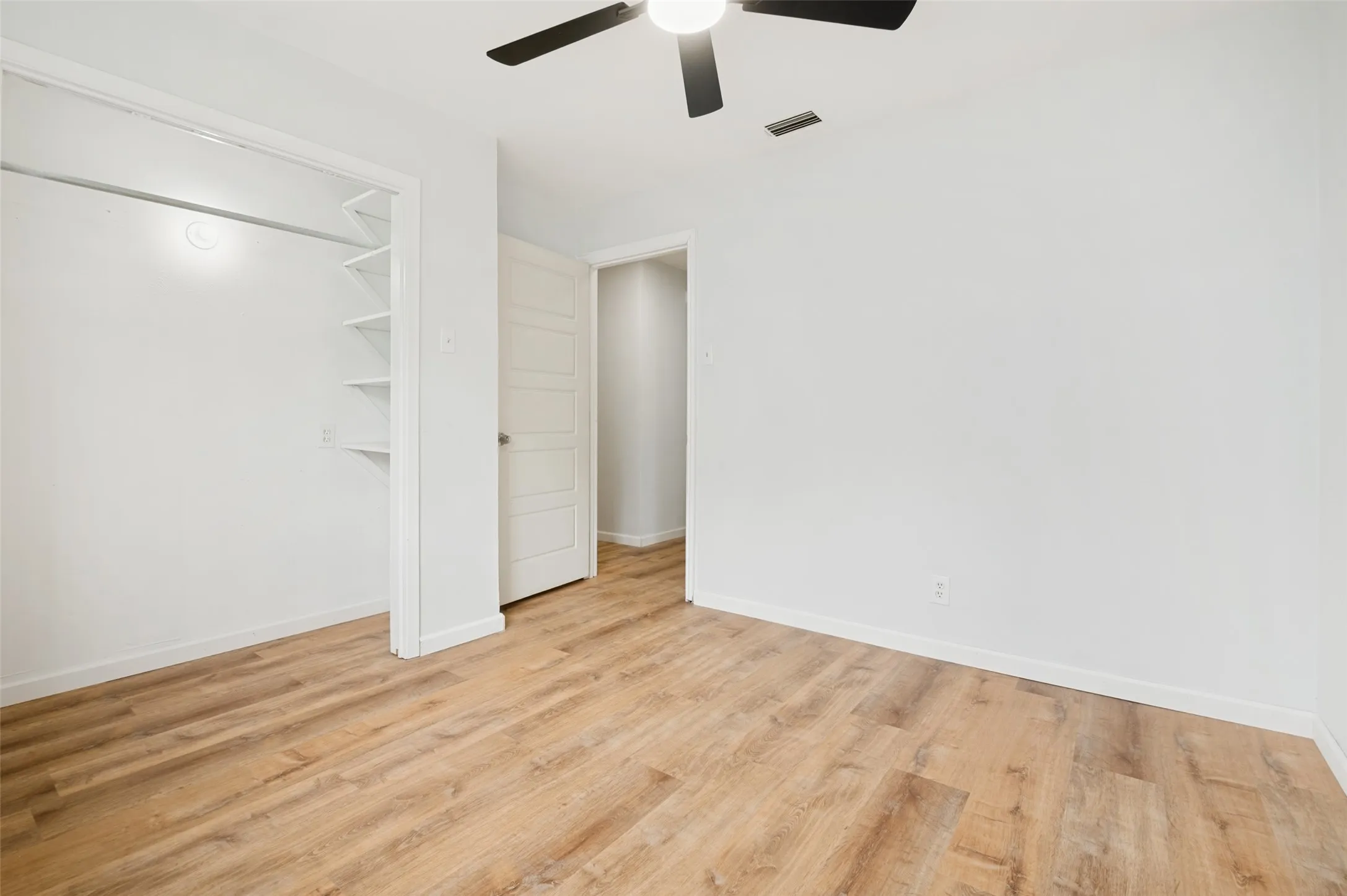 Single Family Residence For Sale in Dallas County , 2654 Arlington Lane, Lancaster, Texas 75134, 4 Bedroom, 2 Bathroom, 2 Garage spaces, 1,467 Sqft, built in 1971, Preowned, mls#21248550, Real Estate Agent in Lancaster, Homes For Sale in Dallas county, Homes For Sale in Lancaster, Realtor in Lancaster Texas, Real Estate Brokerage Independent Realty Texas, Luminita Cordes Realtor