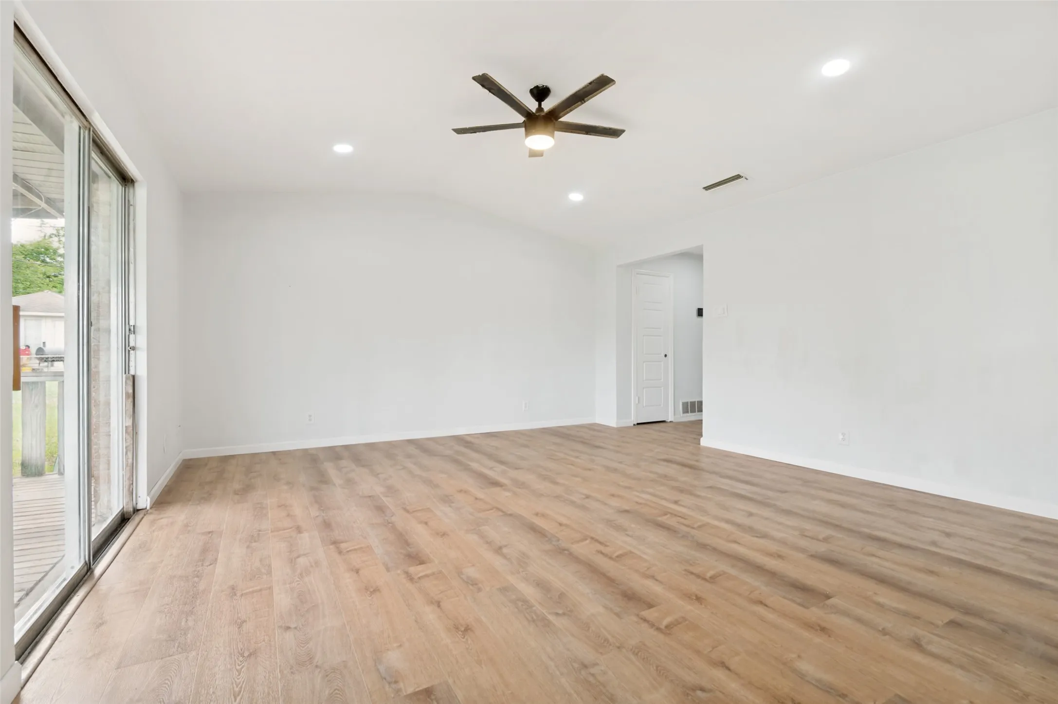 Single Family Residence For Sale in Dallas County , 2654 Arlington Lane, Lancaster, Texas 75134, 4 Bedroom, 2 Bathroom, 2 Garage spaces, 1,467 Sqft, built in 1971, Preowned, mls#21248550, Real Estate Agent in Lancaster, Homes For Sale in Dallas county, Homes For Sale in Lancaster, Realtor in Lancaster Texas, Real Estate Brokerage Independent Realty Texas, Luminita Cordes Realtor