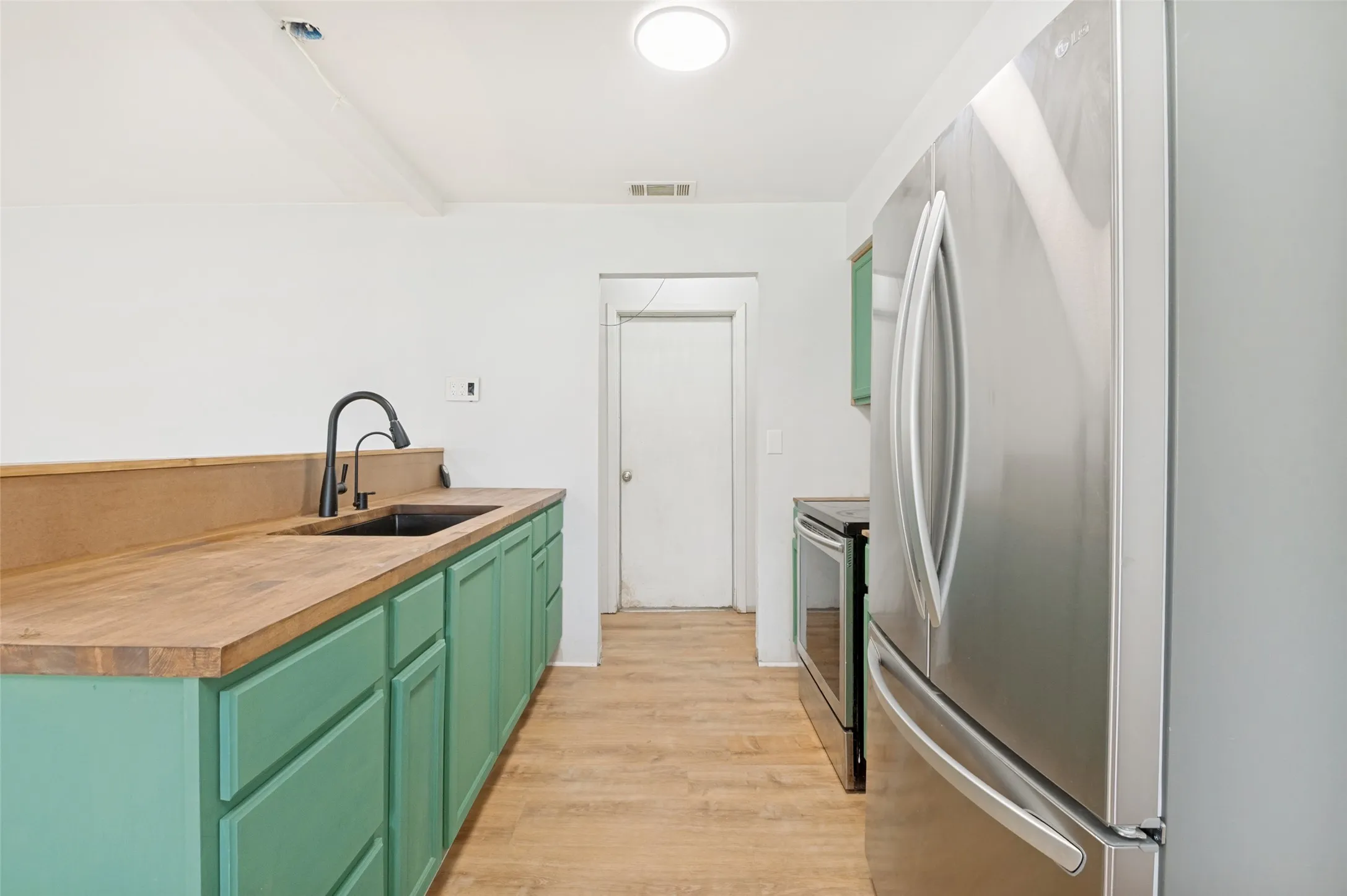 Single Family Residence For Sale in Dallas County , 2654 Arlington Lane, Lancaster, Texas 75134, 4 Bedroom, 2 Bathroom, 2 Garage spaces, 1,467 Sqft, built in 1971, Preowned, mls#21248550, Real Estate Agent in Lancaster, Homes For Sale in Dallas county, Homes For Sale in Lancaster, Realtor in Lancaster Texas, Real Estate Brokerage Independent Realty Texas, Luminita Cordes Realtor
