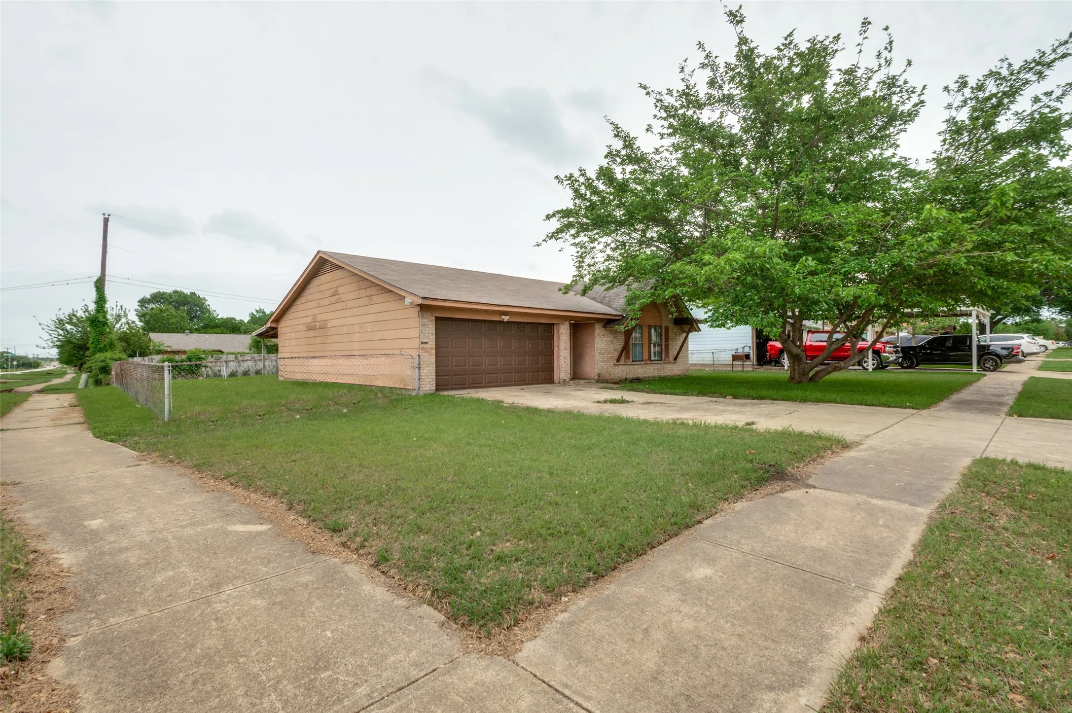 Single Family Residence For Sale in Dallas County , 2654 Arlington Lane, Lancaster, Texas 75134, 4 Bedroom, 2 Bathroom, 2 Garage spaces, 1,467 Sqft, built in 1971, Preowned, mls#21248550, Real Estate Agent in Lancaster, Homes For Sale in Dallas county, Homes For Sale in Lancaster, Realtor in Lancaster Texas, Real Estate Brokerage Independent Realty Texas, Luminita Cordes Realtor