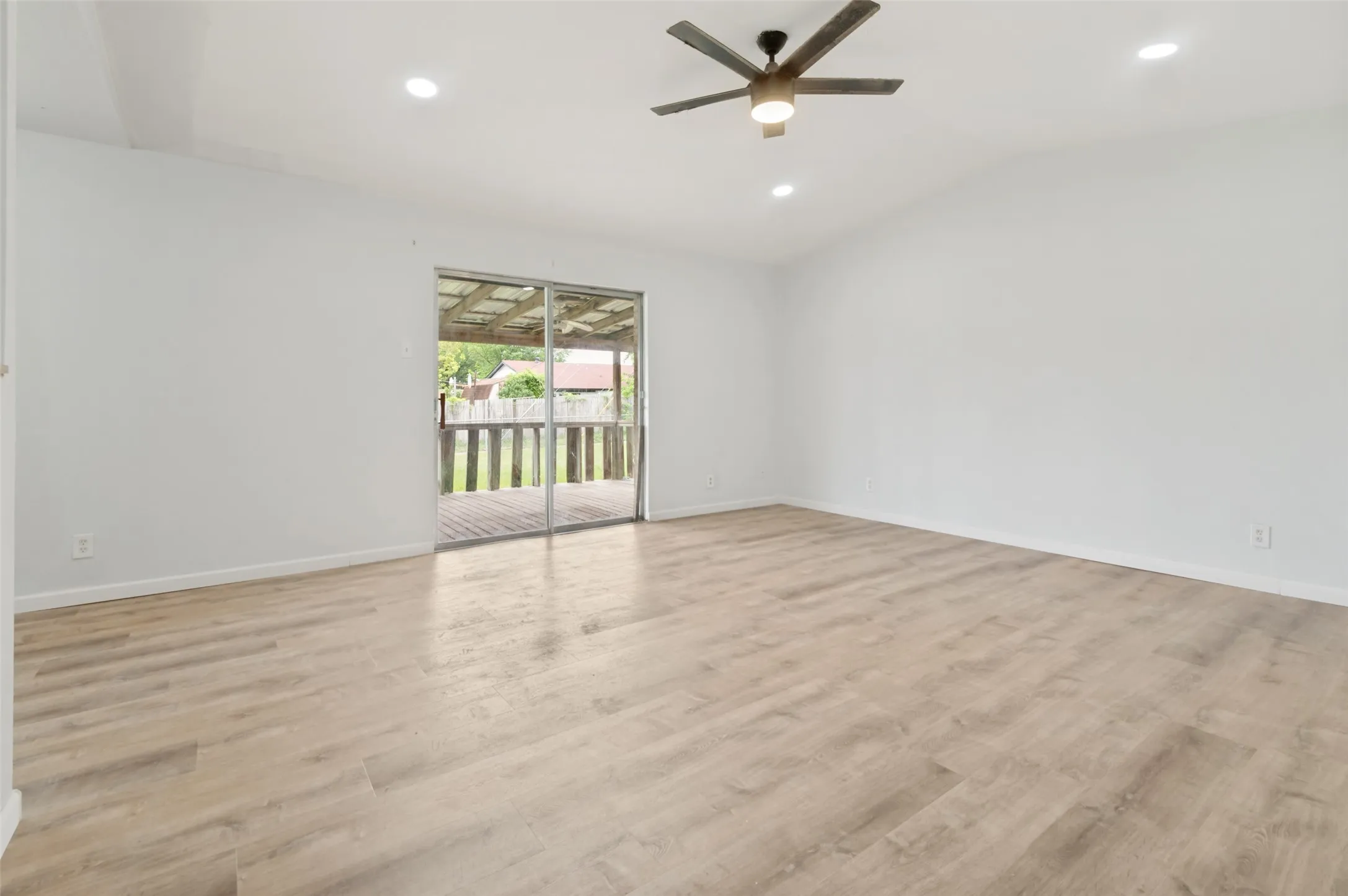 Single Family Residence For Sale in Dallas County , 2654 Arlington Lane, Lancaster, Texas 75134, 4 Bedroom, 2 Bathroom, 2 Garage spaces, 1,467 Sqft, built in 1971, Preowned, mls#21248550, Real Estate Agent in Lancaster, Homes For Sale in Dallas county, Homes For Sale in Lancaster, Realtor in Lancaster Texas, Real Estate Brokerage Independent Realty Texas, Luminita Cordes Realtor