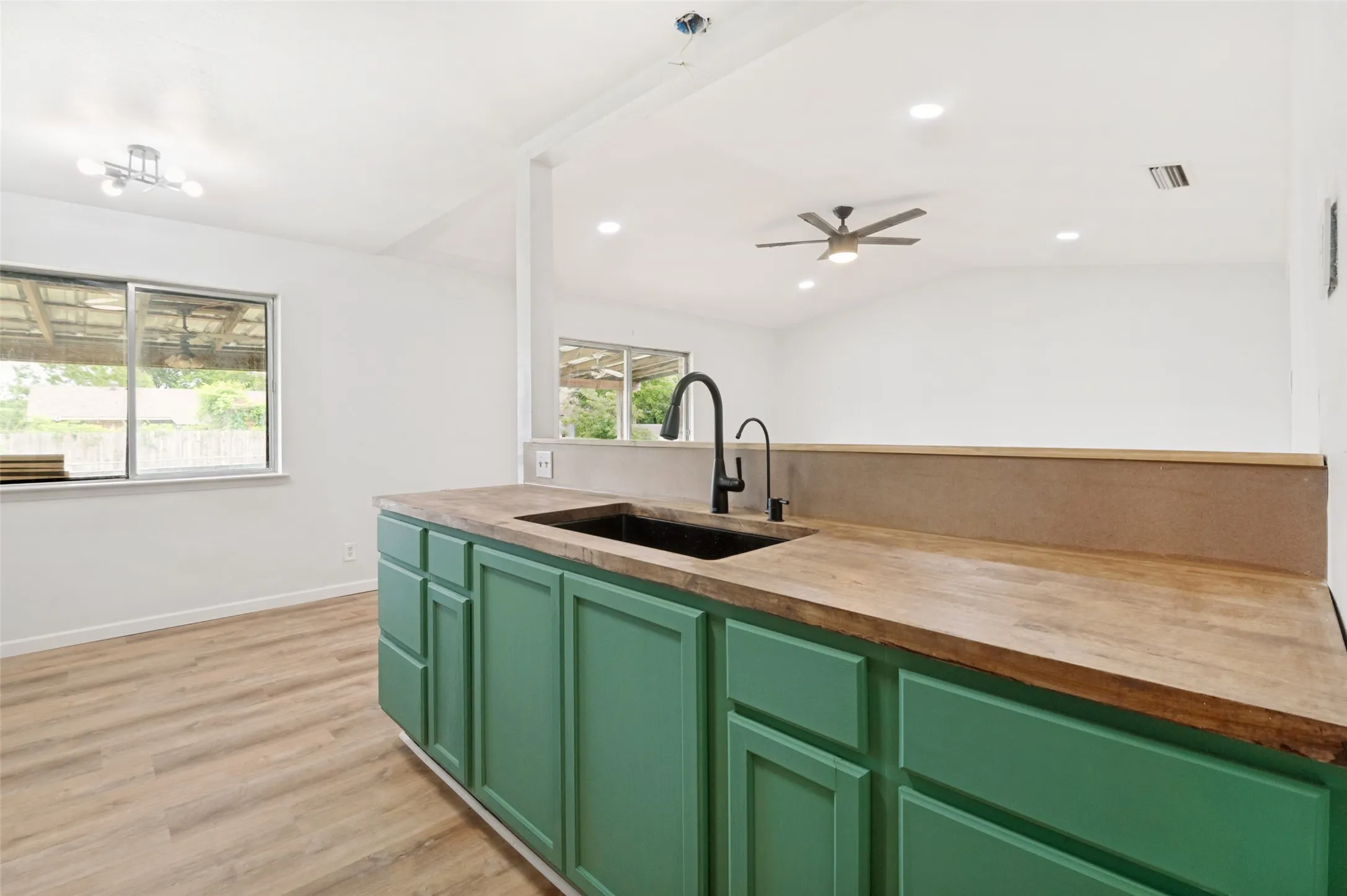 Single Family Residence For Sale in Dallas County , 2654 Arlington Lane, Lancaster, Texas 75134, 4 Bedroom, 2 Bathroom, 2 Garage spaces, 1,467 Sqft, built in 1971, Preowned, mls#21248550, Real Estate Agent in Lancaster, Homes For Sale in Dallas county, Homes For Sale in Lancaster, Realtor in Lancaster Texas, Real Estate Brokerage Independent Realty Texas, Luminita Cordes Realtor