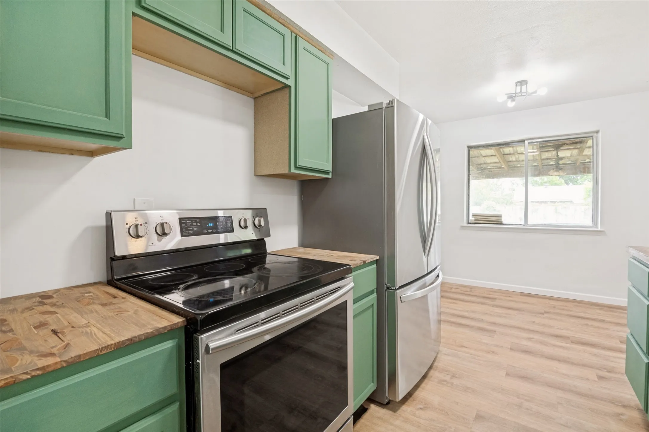 Single Family Residence For Sale in Dallas County , 2654 Arlington Lane, Lancaster, Texas 75134, 4 Bedroom, 2 Bathroom, 2 Garage spaces, 1,467 Sqft, built in 1971, Preowned, mls#21248550, Real Estate Agent in Lancaster, Homes For Sale in Dallas county, Homes For Sale in Lancaster, Realtor in Lancaster Texas, Real Estate Brokerage Independent Realty Texas, Luminita Cordes Realtor