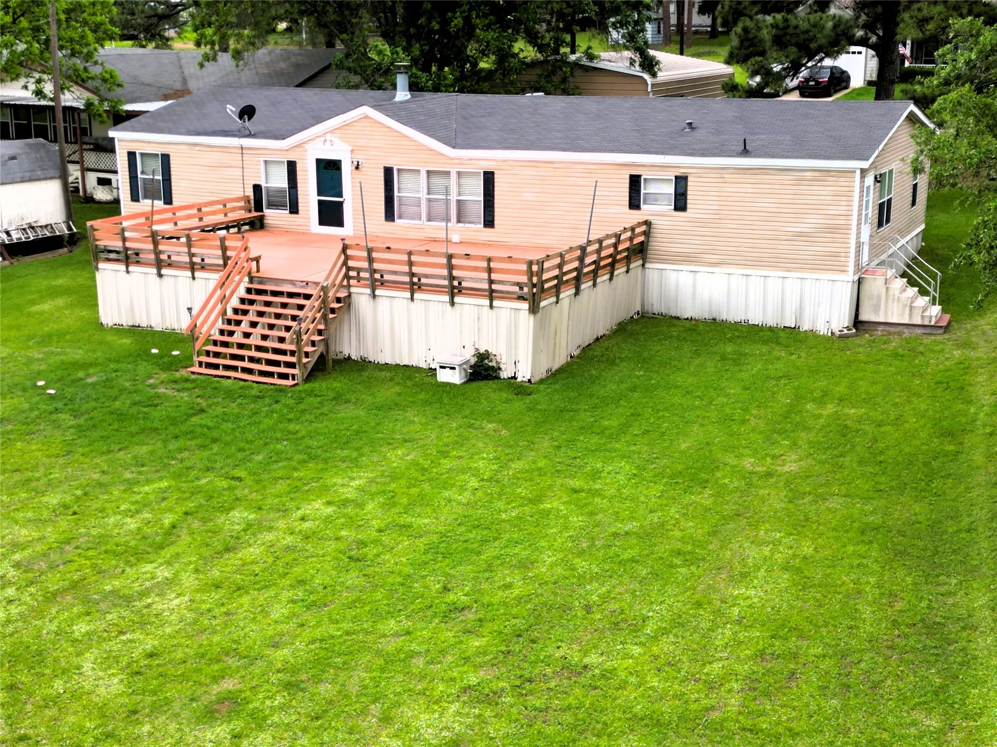 Manufactured Home For Sale in Henderson County , 204 Causeway Cove, Seven Points, Texas 75143, 3 Bedroom, 2 Bathroom, 2 Garage spaces, 2,112 Sqft, built in 1999, Preowned, mls#21249564, Real Estate Agent in Seven Points, Homes For Sale in Henderson county, Homes For Sale in Seven Points, Realtor in Seven Points Texas, Real Estate Brokerage Independent Realty Texas, Luminita Cordes Realtor