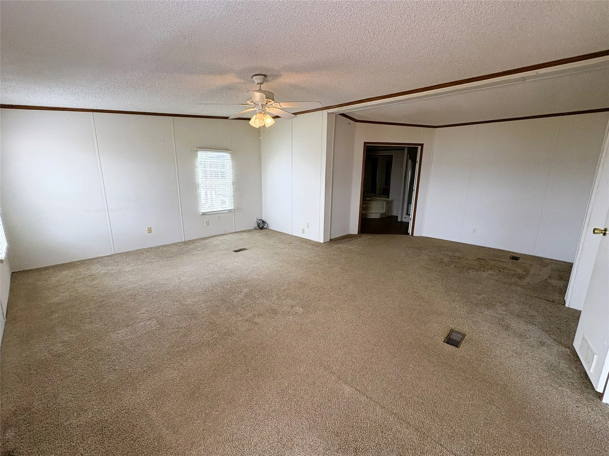 Manufactured Home For Sale in Henderson County , 204 Causeway Cove, Seven Points, Texas 75143, 3 Bedroom, 2 Bathroom, 2 Garage spaces, 2,112 Sqft, built in 1999, Preowned, mls#21249564, Real Estate Agent in Seven Points, Homes For Sale in Henderson county, Homes For Sale in Seven Points, Realtor in Seven Points Texas, Real Estate Brokerage Independent Realty Texas, Luminita Cordes Realtor