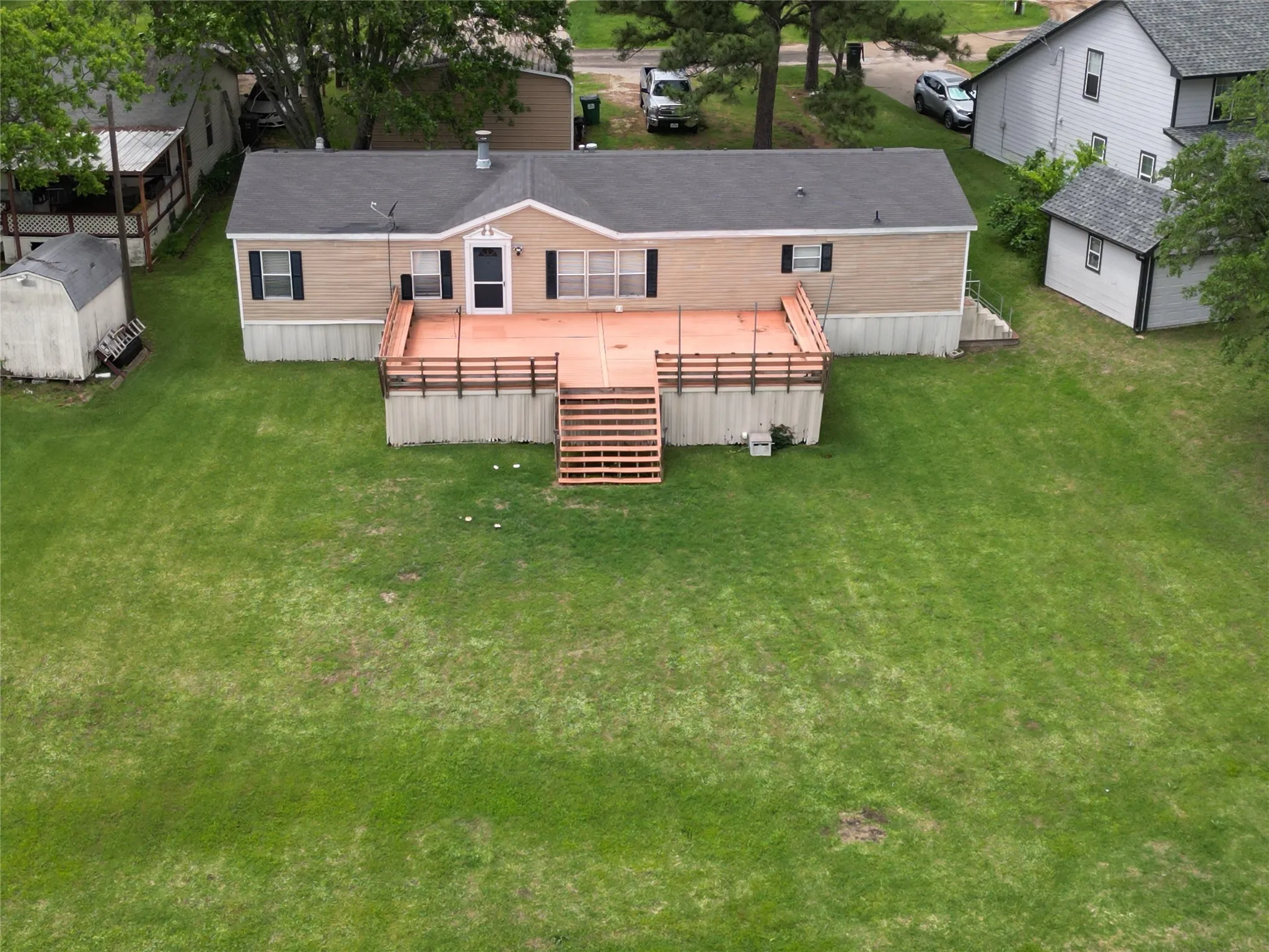 Manufactured Home For Sale in Henderson County , 204 Causeway Cove, Seven Points, Texas 75143, 3 Bedroom, 2 Bathroom, 2 Garage spaces, 2,112 Sqft, built in 1999, Preowned, mls#21249564, Real Estate Agent in Seven Points, Homes For Sale in Henderson county, Homes For Sale in Seven Points, Realtor in Seven Points Texas, Real Estate Brokerage Independent Realty Texas, Luminita Cordes Realtor