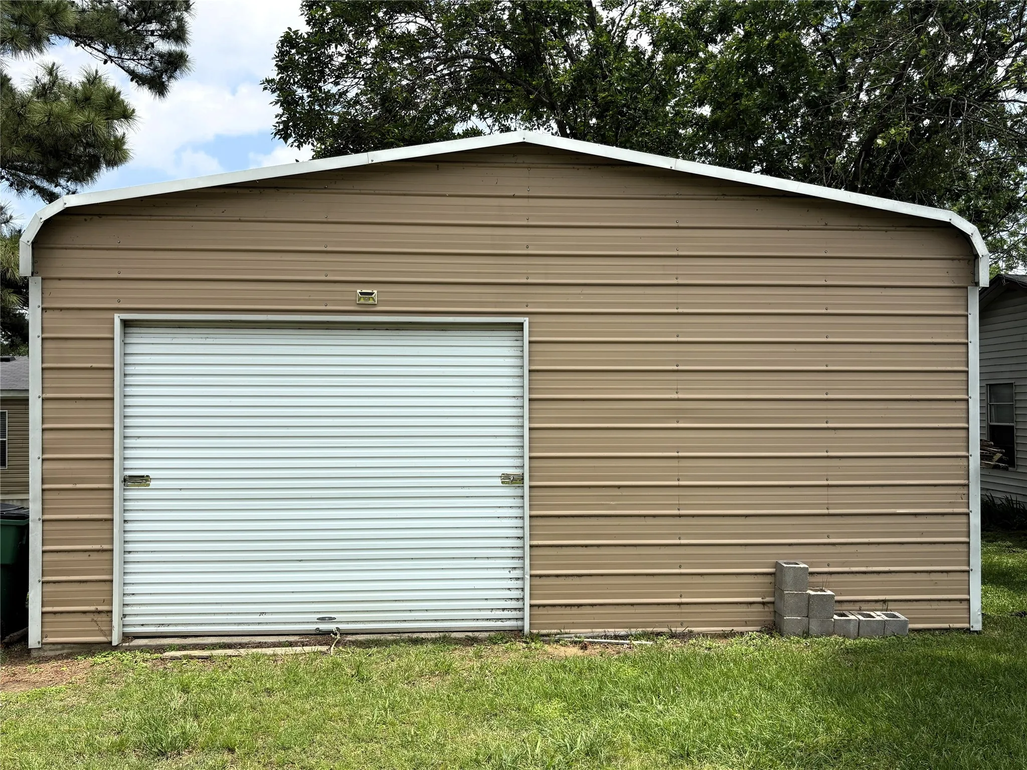 Manufactured Home For Sale in Henderson County , 204 Causeway Cove, Seven Points, Texas 75143, 3 Bedroom, 2 Bathroom, 2 Garage spaces, 2,112 Sqft, built in 1999, Preowned, mls#21249564, Real Estate Agent in Seven Points, Homes For Sale in Henderson county, Homes For Sale in Seven Points, Realtor in Seven Points Texas, Real Estate Brokerage Independent Realty Texas, Luminita Cordes Realtor