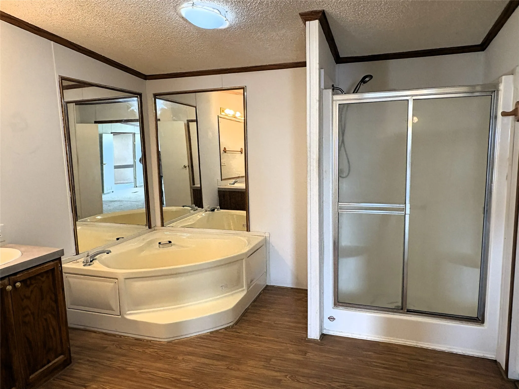 Manufactured Home For Sale in Henderson County , 204 Causeway Cove, Seven Points, Texas 75143, 3 Bedroom, 2 Bathroom, 2 Garage spaces, 2,112 Sqft, built in 1999, Preowned, mls#21249564, Real Estate Agent in Seven Points, Homes For Sale in Henderson county, Homes For Sale in Seven Points, Realtor in Seven Points Texas, Real Estate Brokerage Independent Realty Texas, Luminita Cordes Realtor