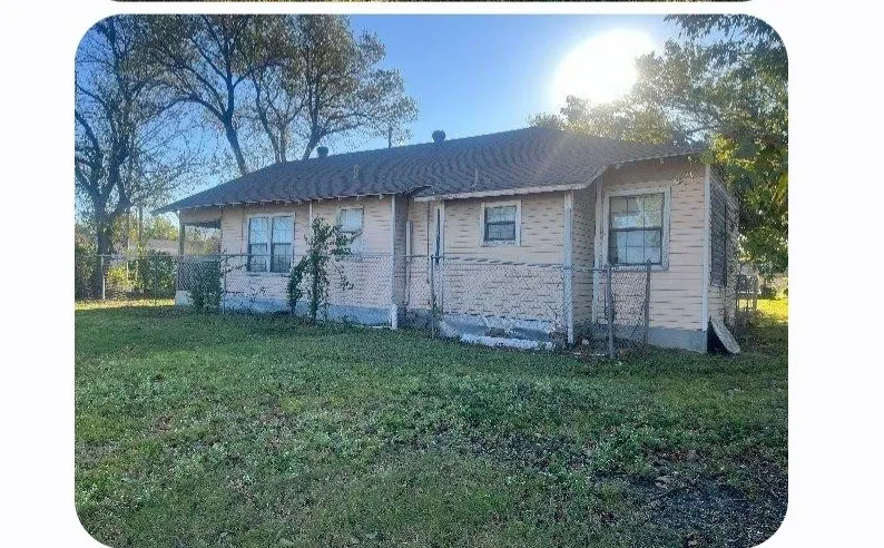 Single Family Residence For Sale in Kaufman County , 403 E Broad Street, Forney, Texas 75126, 2 Bedrooms, 2 Bathrooms, Garage spaces, 1,160 Sqft, built in 1940, Preowned, Price $290,000, mls#21240746, Real Estate Agent in Forney, Homes For Sale in Kaufman county, Homes For Sale in Forney, Realtor in Forney Texas, Real Estate Brokerage Independent Realty Texas, Luminita Cordes Realtor