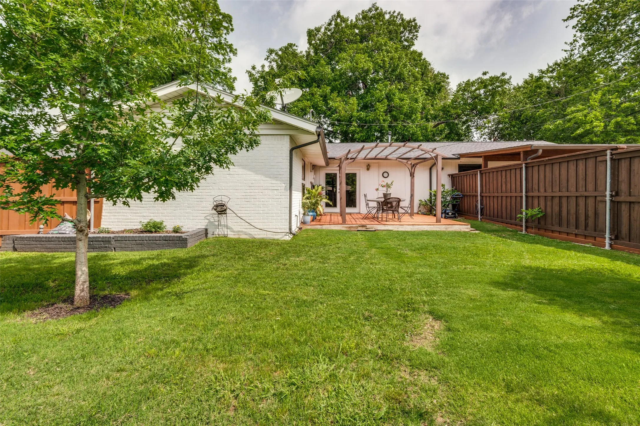 Single Family Residence For Sale in Dallas County , 3581 Woodleigh Drive, Dallas, Texas 75229, 5 Bedroom, 3 Bathroom, Garage spaces, 2,733 Sqft, built in 1955, Preowned, mls#21245971, Real Estate Agent in Dallas, Homes For Sale in Dallas county, Homes For Sale in Dallas, Realtor in Dallas Texas, Real Estate Brokerage Independent Realty Texas, Luminita Cordes Realtor
