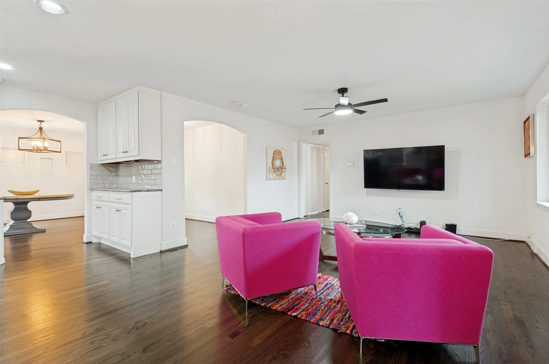 Single Family Residence For Sale in Dallas County , 3581 Woodleigh Drive, Dallas, Texas 75229, 5 Bedroom, 3 Bathroom, Garage spaces, 2,733 Sqft, built in 1955, Preowned, mls#21245971, Real Estate Agent in Dallas, Homes For Sale in Dallas county, Homes For Sale in Dallas, Realtor in Dallas Texas, Real Estate Brokerage Independent Realty Texas, Luminita Cordes Realtor
