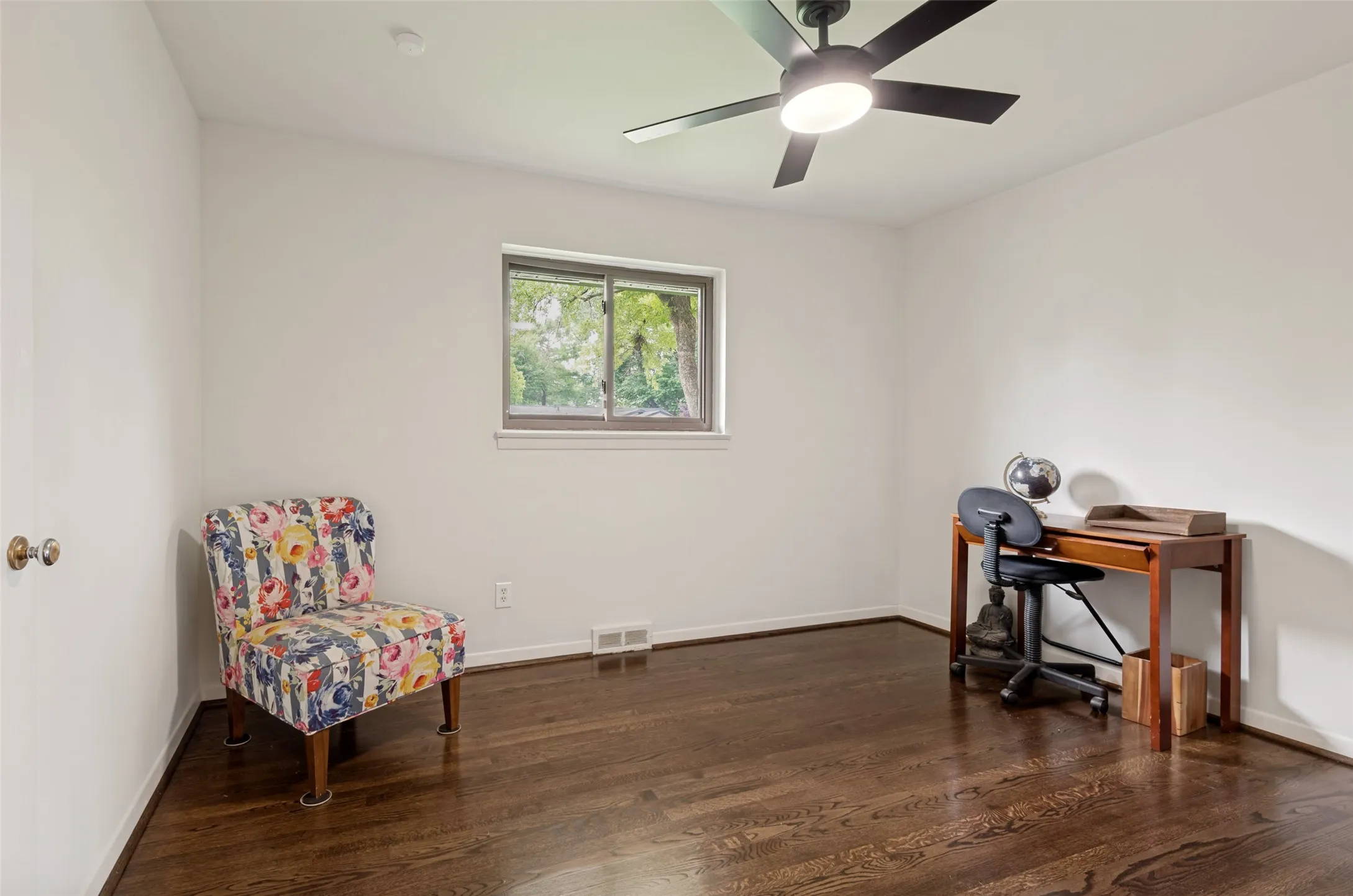 Single Family Residence For Sale in Dallas County , 3581 Woodleigh Drive, Dallas, Texas 75229, 5 Bedroom, 3 Bathroom, Garage spaces, 2,733 Sqft, built in 1955, Preowned, mls#21245971, Real Estate Agent in Dallas, Homes For Sale in Dallas county, Homes For Sale in Dallas, Realtor in Dallas Texas, Real Estate Brokerage Independent Realty Texas, Luminita Cordes Realtor