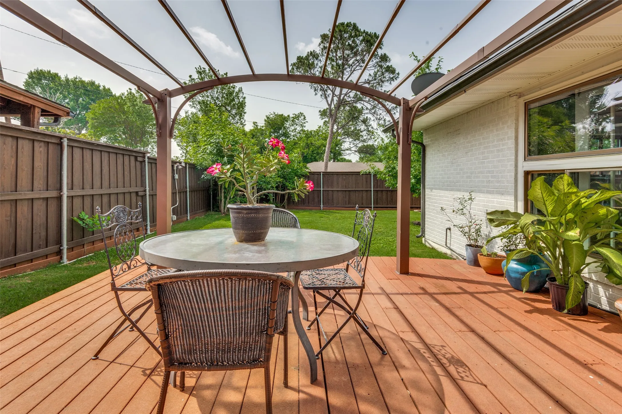 Single Family Residence For Sale in Dallas County , 3581 Woodleigh Drive, Dallas, Texas 75229, 5 Bedroom, 3 Bathroom, Garage spaces, 2,733 Sqft, built in 1955, Preowned, mls#21245971, Real Estate Agent in Dallas, Homes For Sale in Dallas county, Homes For Sale in Dallas, Realtor in Dallas Texas, Real Estate Brokerage Independent Realty Texas, Luminita Cordes Realtor