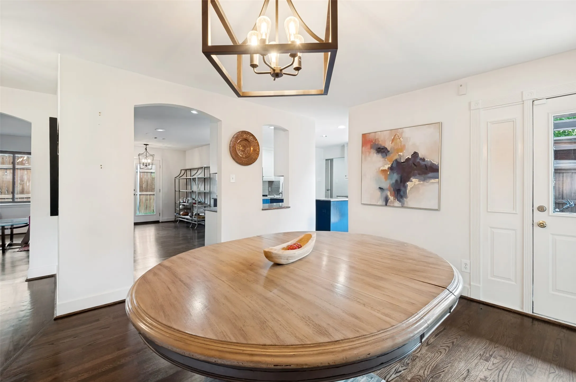 Single Family Residence For Sale in Dallas County , 3581 Woodleigh Drive, Dallas, Texas 75229, 5 Bedroom, 3 Bathroom, Garage spaces, 2,733 Sqft, built in 1955, Preowned, mls#21245971, Real Estate Agent in Dallas, Homes For Sale in Dallas county, Homes For Sale in Dallas, Realtor in Dallas Texas, Real Estate Brokerage Independent Realty Texas, Luminita Cordes Realtor
