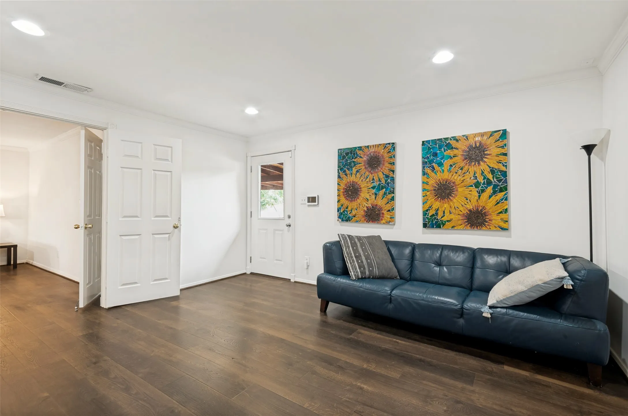 Single Family Residence For Sale in Dallas County , 3581 Woodleigh Drive, Dallas, Texas 75229, 5 Bedroom, 3 Bathroom, Garage spaces, 2,733 Sqft, built in 1955, Preowned, mls#21245971, Real Estate Agent in Dallas, Homes For Sale in Dallas county, Homes For Sale in Dallas, Realtor in Dallas Texas, Real Estate Brokerage Independent Realty Texas, Luminita Cordes Realtor