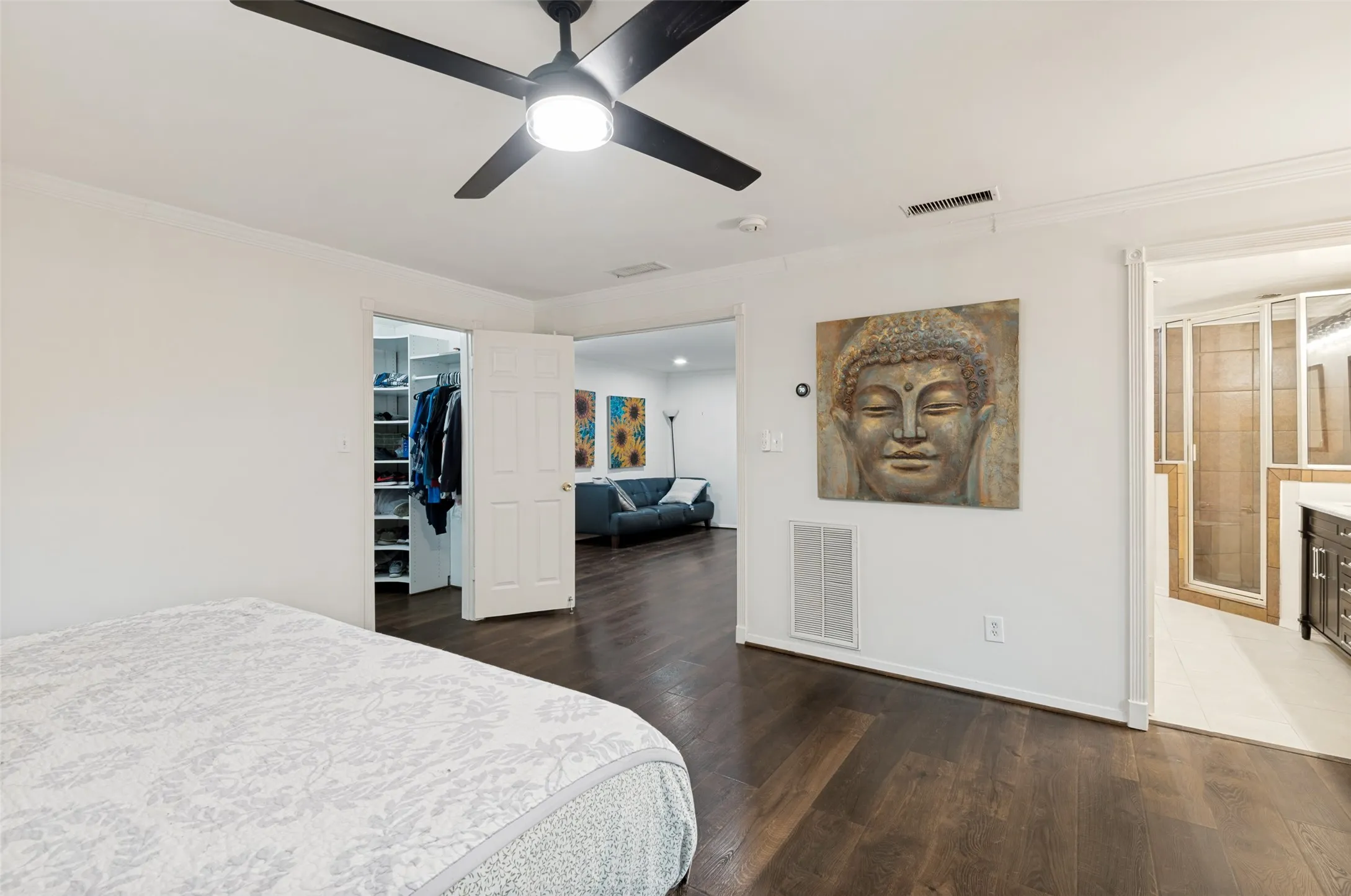 Single Family Residence For Sale in Dallas County , 3581 Woodleigh Drive, Dallas, Texas 75229, 5 Bedroom, 3 Bathroom, Garage spaces, 2,733 Sqft, built in 1955, Preowned, mls#21245971, Real Estate Agent in Dallas, Homes For Sale in Dallas county, Homes For Sale in Dallas, Realtor in Dallas Texas, Real Estate Brokerage Independent Realty Texas, Luminita Cordes Realtor