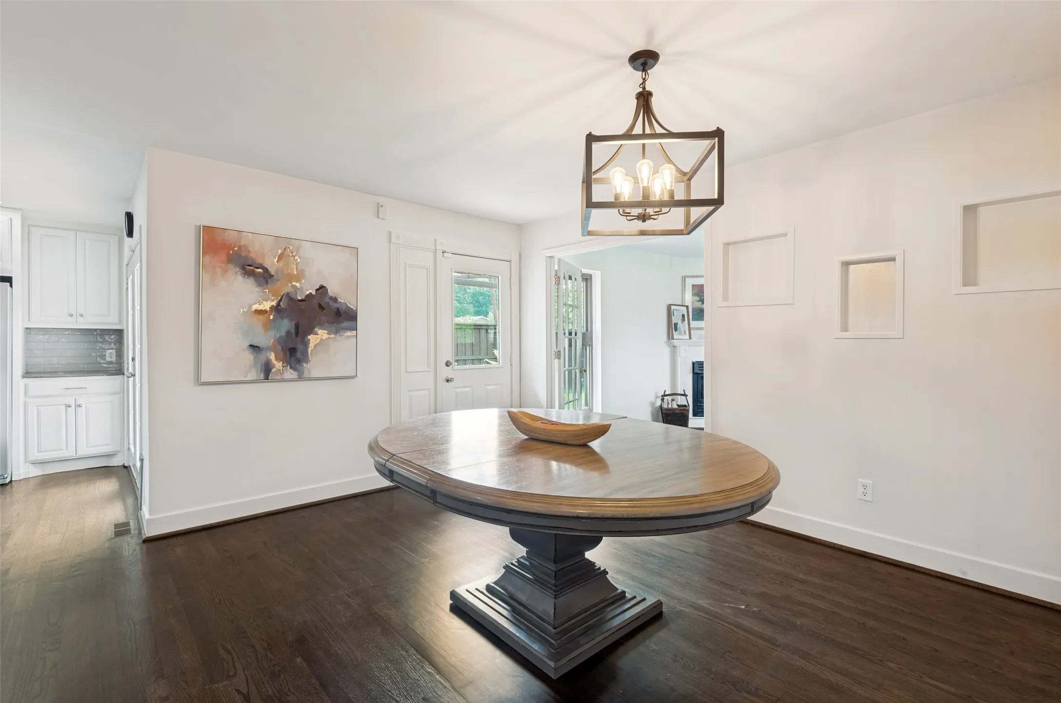 Single Family Residence For Sale in Dallas County , 3581 Woodleigh Drive, Dallas, Texas 75229, 5 Bedroom, 3 Bathroom, Garage spaces, 2,733 Sqft, built in 1955, Preowned, mls#21245971, Real Estate Agent in Dallas, Homes For Sale in Dallas county, Homes For Sale in Dallas, Realtor in Dallas Texas, Real Estate Brokerage Independent Realty Texas, Luminita Cordes Realtor