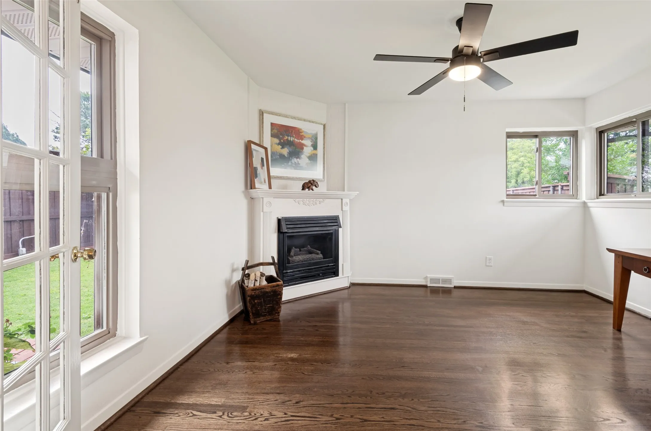 Single Family Residence For Sale in Dallas County , 3581 Woodleigh Drive, Dallas, Texas 75229, 5 Bedroom, 3 Bathroom, Garage spaces, 2,733 Sqft, built in 1955, Preowned, mls#21245971, Real Estate Agent in Dallas, Homes For Sale in Dallas county, Homes For Sale in Dallas, Realtor in Dallas Texas, Real Estate Brokerage Independent Realty Texas, Luminita Cordes Realtor