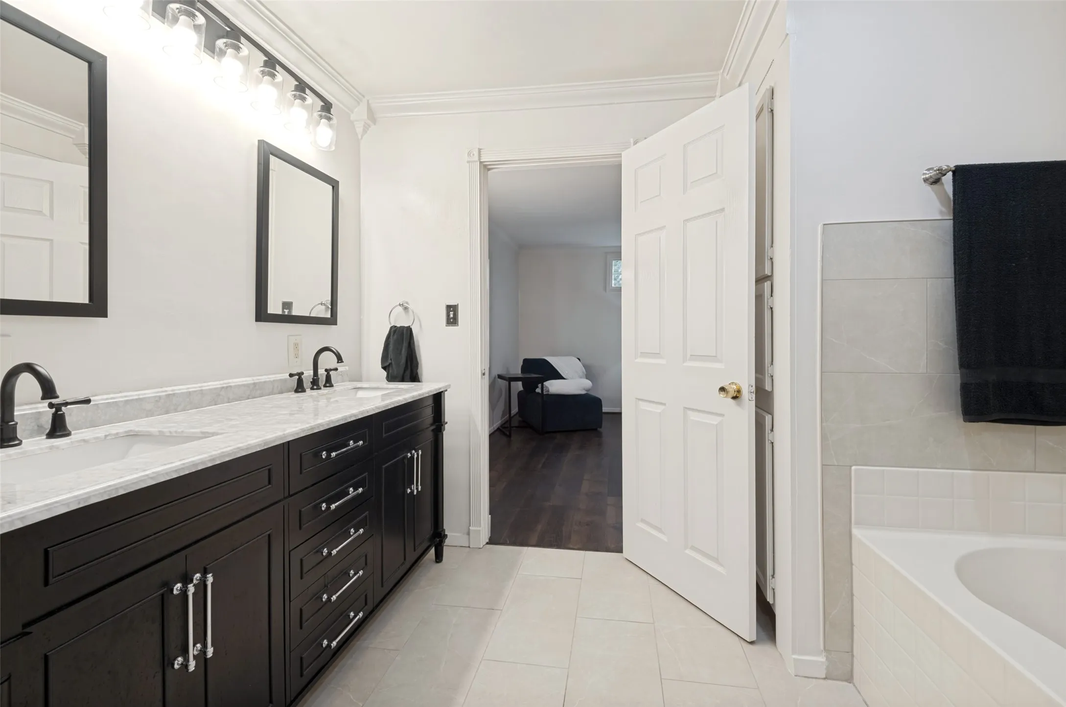 Single Family Residence For Sale in Dallas County , 3581 Woodleigh Drive, Dallas, Texas 75229, 5 Bedroom, 3 Bathroom, Garage spaces, 2,733 Sqft, built in 1955, Preowned, mls#21245971, Real Estate Agent in Dallas, Homes For Sale in Dallas county, Homes For Sale in Dallas, Realtor in Dallas Texas, Real Estate Brokerage Independent Realty Texas, Luminita Cordes Realtor