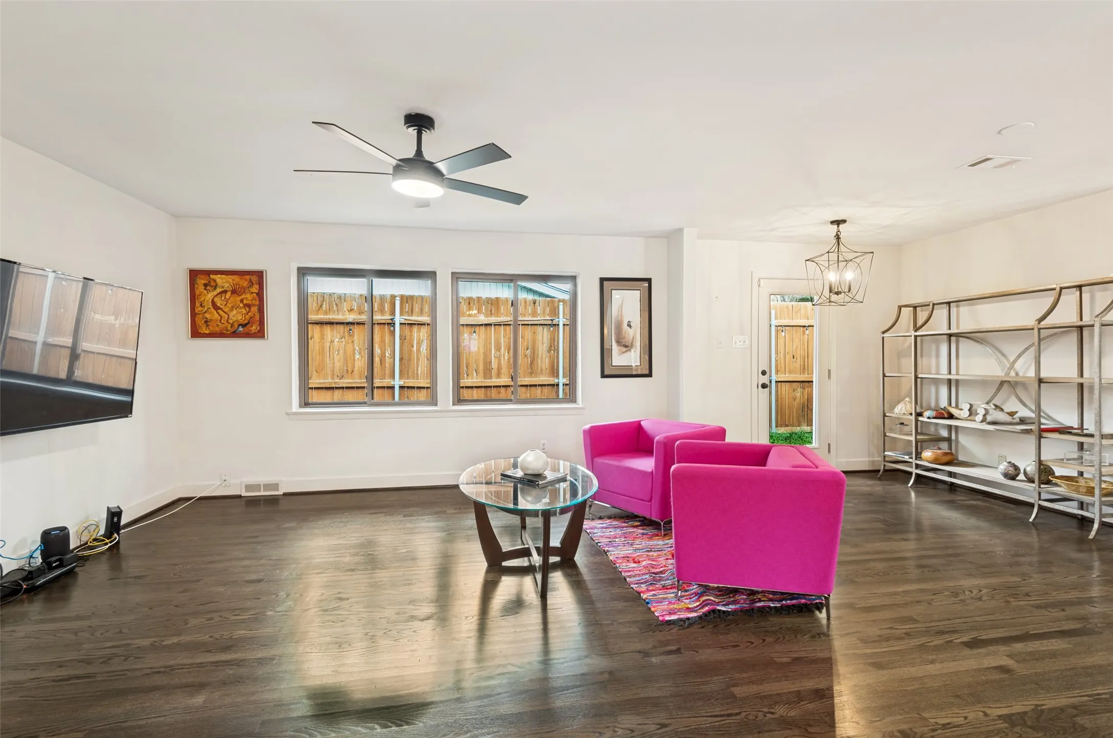 Single Family Residence For Sale in Dallas County , 3581 Woodleigh Drive, Dallas, Texas 75229, 5 Bedroom, 3 Bathroom, Garage spaces, 2,733 Sqft, built in 1955, Preowned, mls#21245971, Real Estate Agent in Dallas, Homes For Sale in Dallas county, Homes For Sale in Dallas, Realtor in Dallas Texas, Real Estate Brokerage Independent Realty Texas, Luminita Cordes Realtor