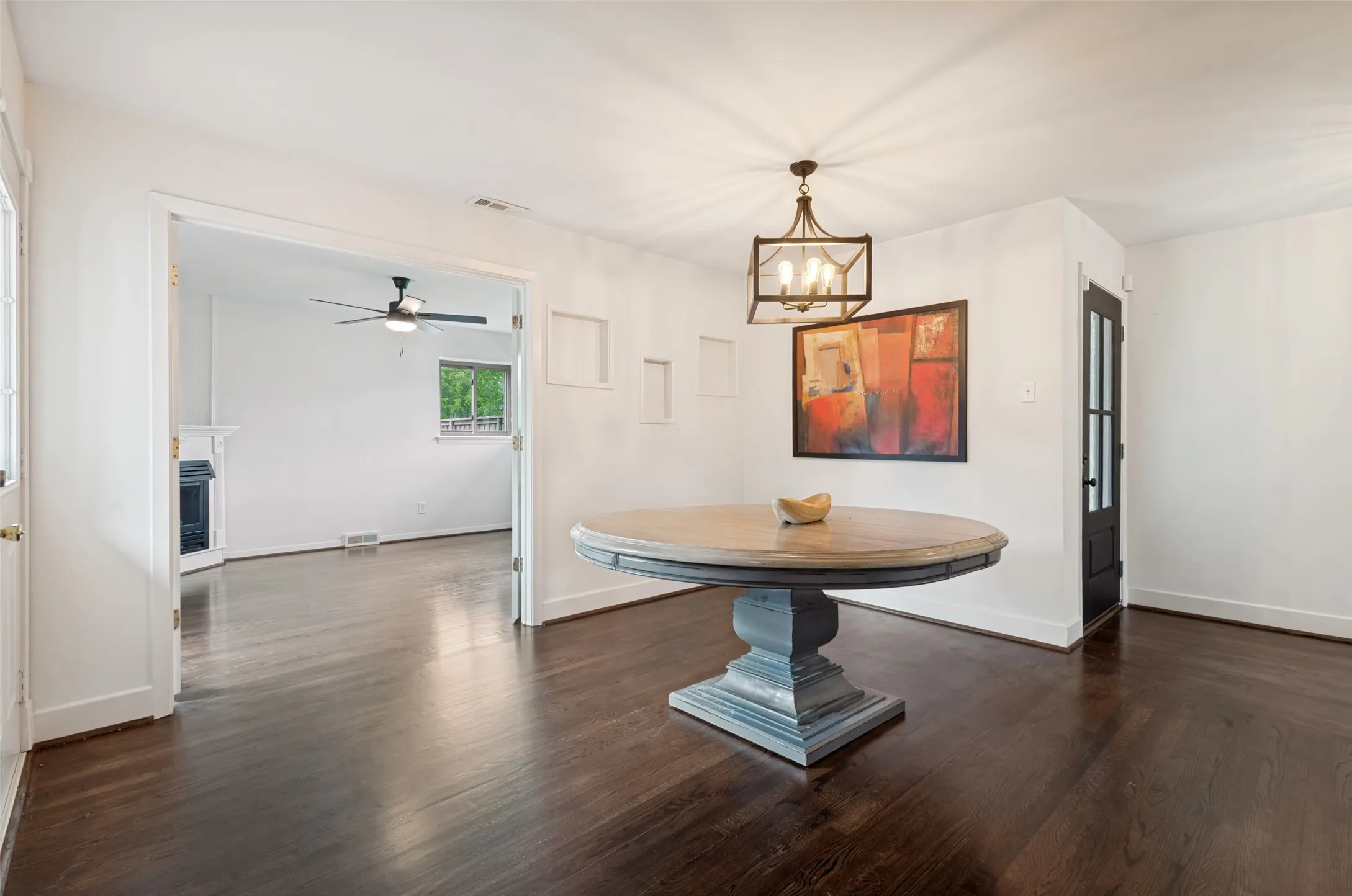Single Family Residence For Sale in Dallas County , 3581 Woodleigh Drive, Dallas, Texas 75229, 5 Bedroom, 3 Bathroom, Garage spaces, 2,733 Sqft, built in 1955, Preowned, mls#21245971, Real Estate Agent in Dallas, Homes For Sale in Dallas county, Homes For Sale in Dallas, Realtor in Dallas Texas, Real Estate Brokerage Independent Realty Texas, Luminita Cordes Realtor