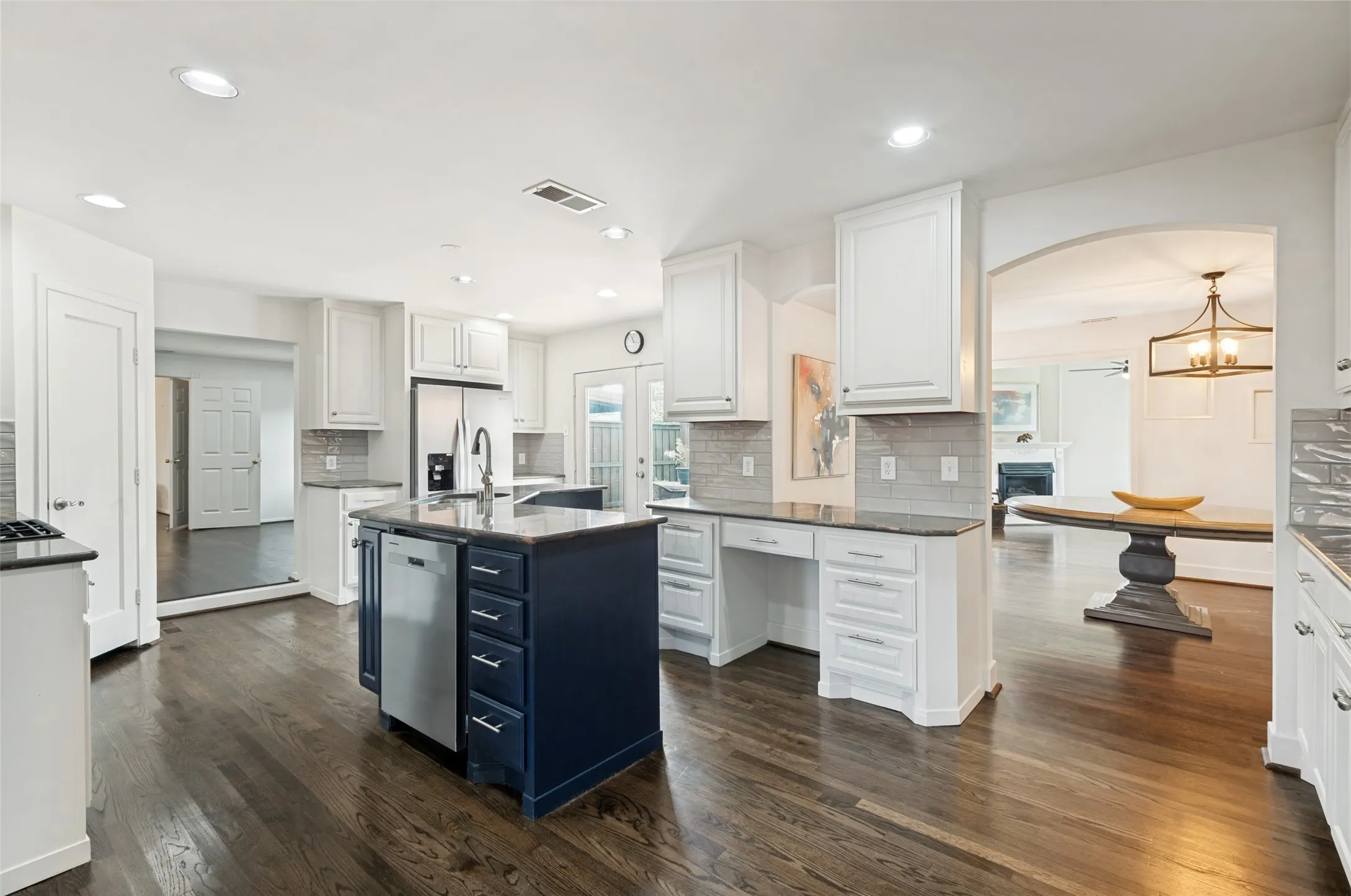 Single Family Residence For Sale in Dallas County , 3581 Woodleigh Drive, Dallas, Texas 75229, 5 Bedroom, 3 Bathroom, Garage spaces, 2,733 Sqft, built in 1955, Preowned, mls#21245971, Real Estate Agent in Dallas, Homes For Sale in Dallas county, Homes For Sale in Dallas, Realtor in Dallas Texas, Real Estate Brokerage Independent Realty Texas, Luminita Cordes Realtor