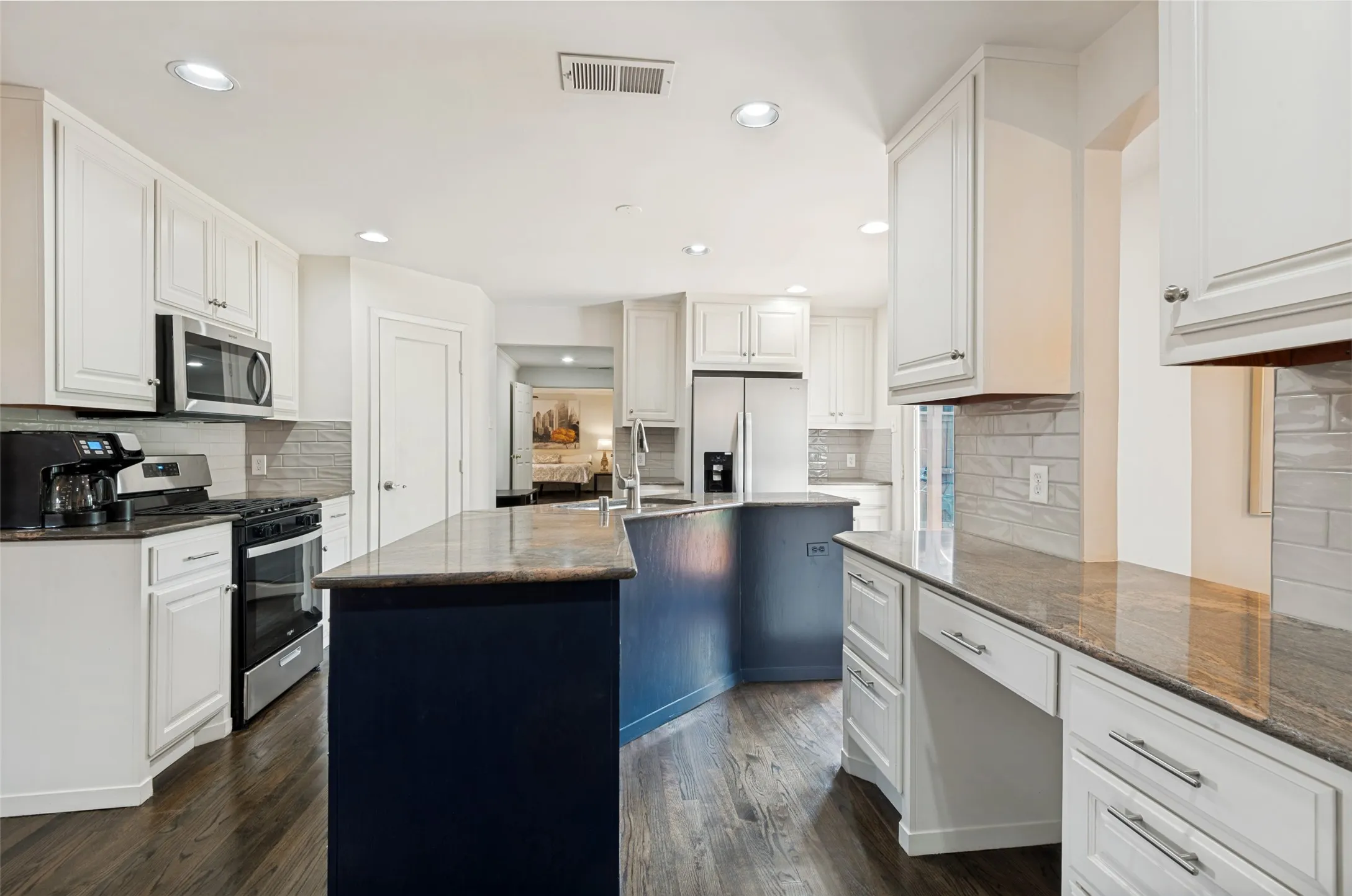 Single Family Residence For Sale in Dallas County , 3581 Woodleigh Drive, Dallas, Texas 75229, 5 Bedroom, 3 Bathroom, Garage spaces, 2,733 Sqft, built in 1955, Preowned, mls#21245971, Real Estate Agent in Dallas, Homes For Sale in Dallas county, Homes For Sale in Dallas, Realtor in Dallas Texas, Real Estate Brokerage Independent Realty Texas, Luminita Cordes Realtor