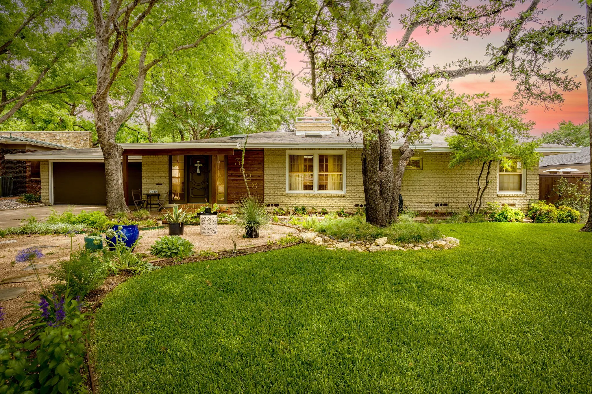 Single Family Residence For Sale in Tarrant County , 3628 Manderly Place, Fort Worth, Texas 76109, 3 Bedroom, 3 Bathroom, 2 Garage spaces, 1,890 Sqft, built in 1950, mls#21249749, Real Estate Agent in Fort Worth, Homes For Sale in Tarrant county, Homes For Sale in Fort Worth, Realtor in Fort Worth Texas, Real Estate Brokerage Independent Realty Texas, Luminita Cordes Realtor