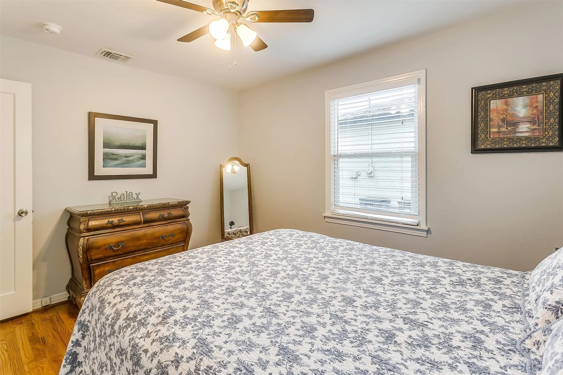 Single Family Residence For Rent in Tarrant County , 4704 Collinwood Avenue, Fort Worth, Texas 76107, 2 Bedroom, 1 Bathroom, 1 Garage spaces, 900 Sqft, built in 1948, Preowned, mls#21245473, Real Estate Agent in Fort Worth, Homes For Rent in Tarrant county, Homes For Rent in Fort Worth, Realtor in Fort Worth Texas, Real Estate Brokerage Independent Realty Texas, Luminita Cordes Realtor