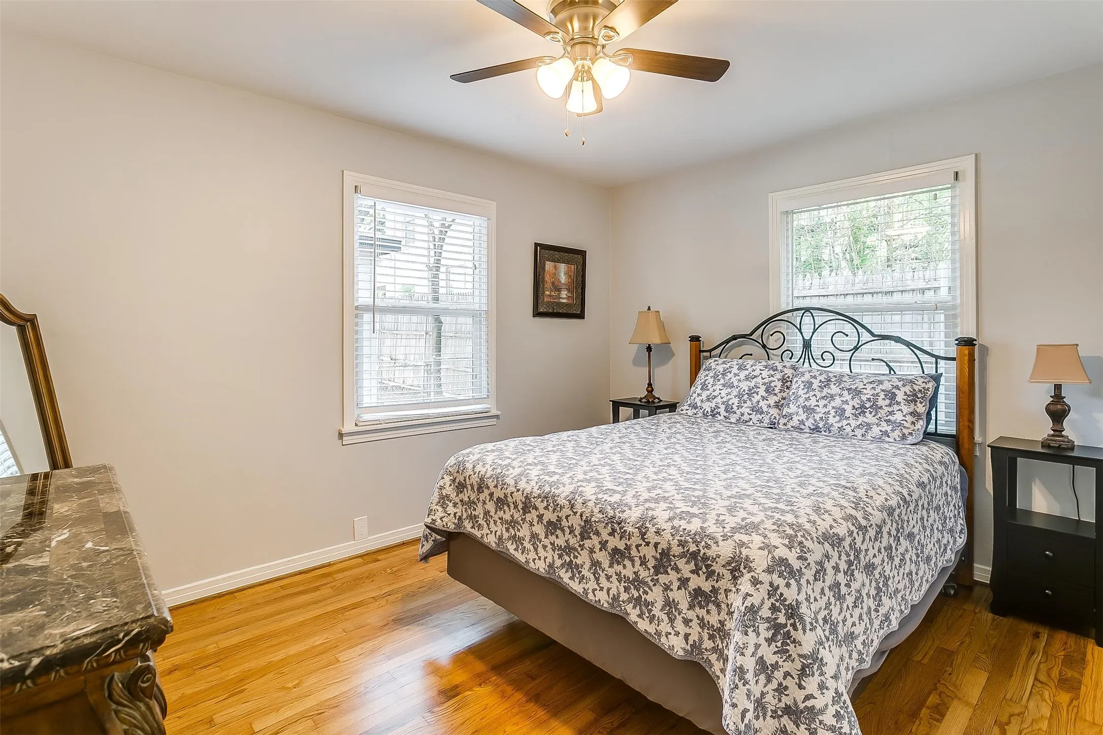 Single Family Residence For Rent in Tarrant County , 4704 Collinwood Avenue, Fort Worth, Texas 76107, 2 Bedroom, 1 Bathroom, 1 Garage spaces, 900 Sqft, built in 1948, Preowned, mls#21245473, Real Estate Agent in Fort Worth, Homes For Rent in Tarrant county, Homes For Rent in Fort Worth, Realtor in Fort Worth Texas, Real Estate Brokerage Independent Realty Texas, Luminita Cordes Realtor