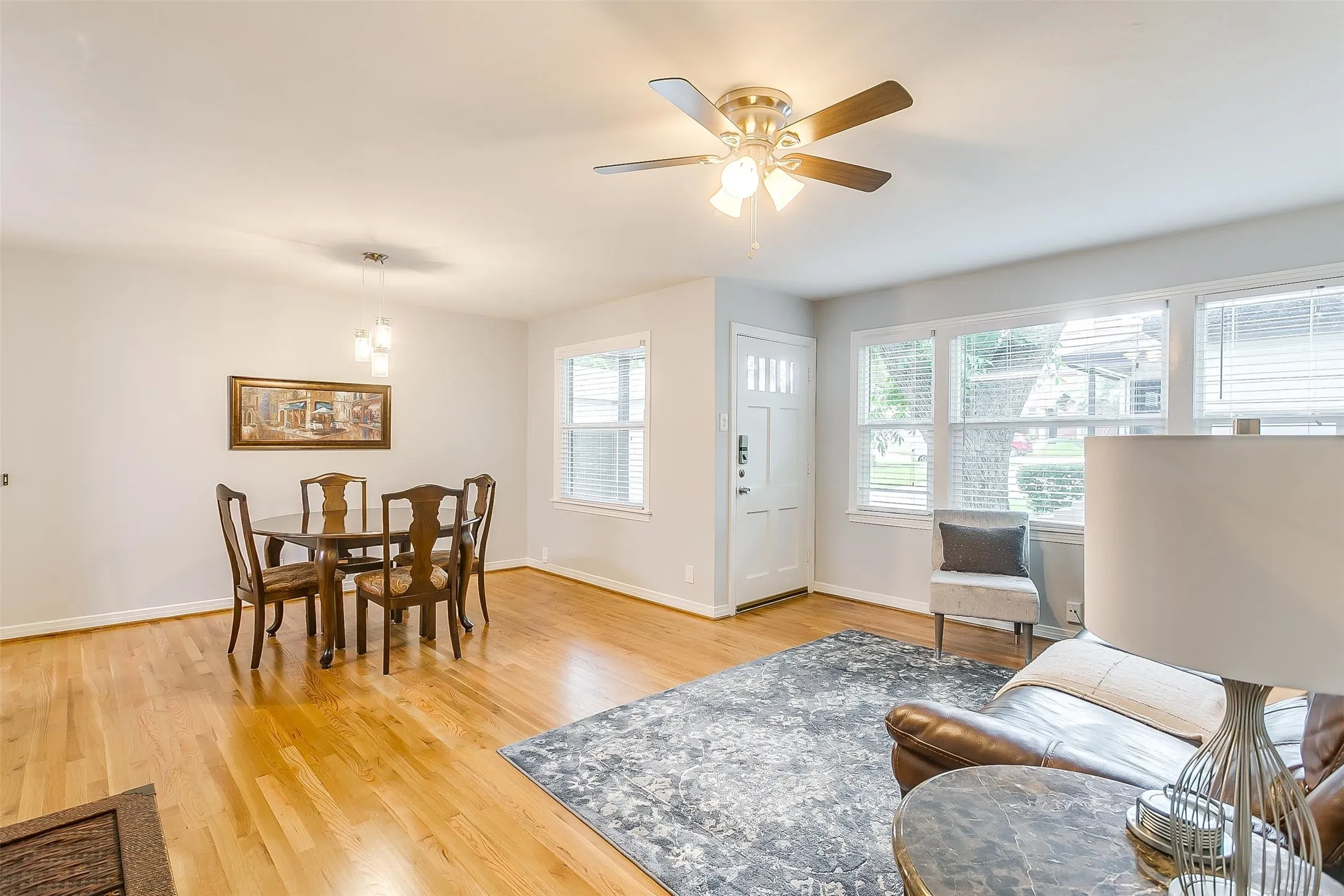 Single Family Residence For Rent in Tarrant County , 4704 Collinwood Avenue, Fort Worth, Texas 76107, 2 Bedroom, 1 Bathroom, 1 Garage spaces, 900 Sqft, built in 1948, Preowned, mls#21245473, Real Estate Agent in Fort Worth, Homes For Rent in Tarrant county, Homes For Rent in Fort Worth, Realtor in Fort Worth Texas, Real Estate Brokerage Independent Realty Texas, Luminita Cordes Realtor