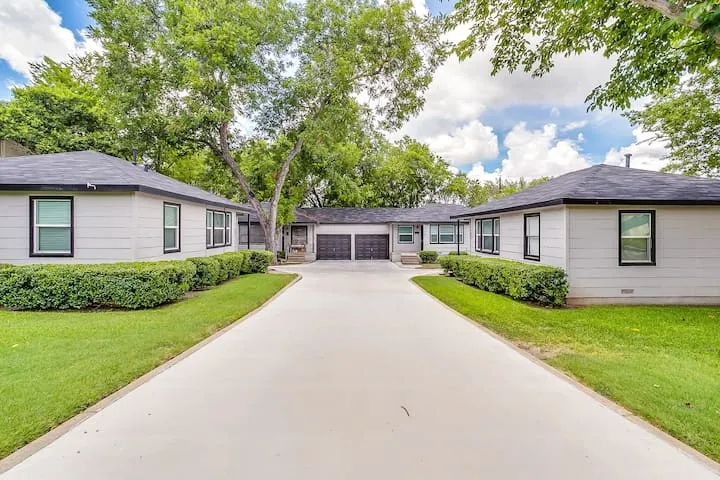 Single Family Residence For Rent in Tarrant County , 4704 Collinwood Avenue, Fort Worth, Texas 76107, 2 Bedroom, 1 Bathroom, 1 Garage spaces, 900 Sqft, built in 1948, Preowned, mls#21245473, Real Estate Agent in Fort Worth, Homes For Rent in Tarrant county, Homes For Rent in Fort Worth, Realtor in Fort Worth Texas, Real Estate Brokerage Independent Realty Texas, Luminita Cordes Realtor