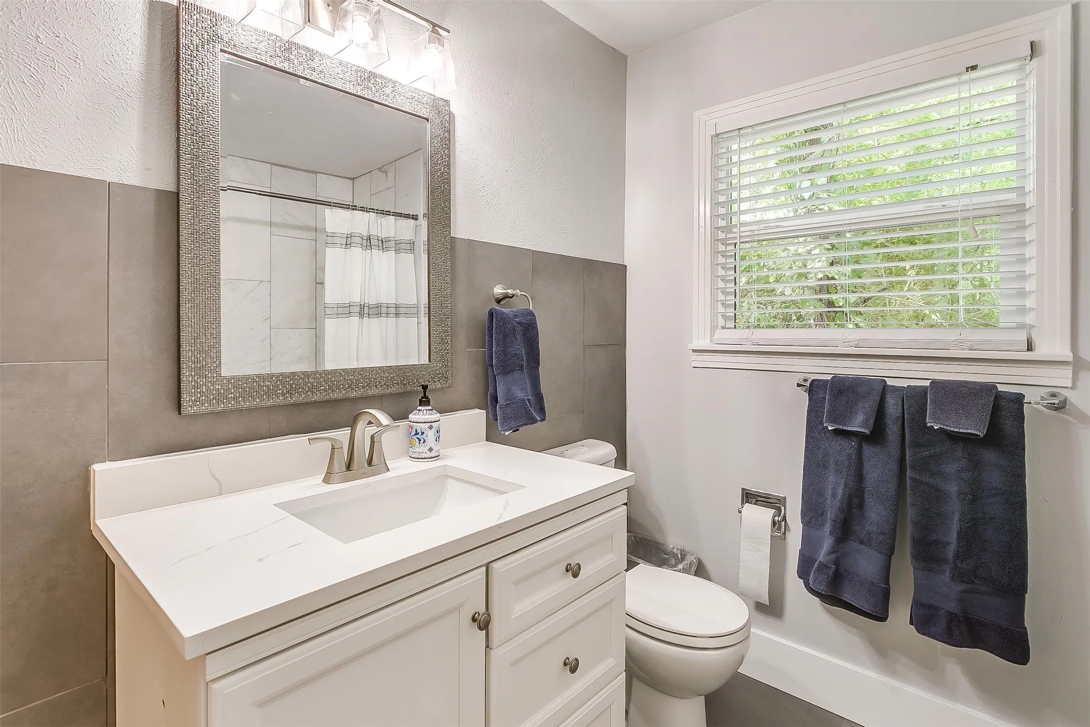 Single Family Residence For Rent in Tarrant County , 4704 Collinwood Avenue, Fort Worth, Texas 76107, 2 Bedroom, 1 Bathroom, 1 Garage spaces, 900 Sqft, built in 1948, Preowned, mls#21245473, Real Estate Agent in Fort Worth, Homes For Rent in Tarrant county, Homes For Rent in Fort Worth, Realtor in Fort Worth Texas, Real Estate Brokerage Independent Realty Texas, Luminita Cordes Realtor