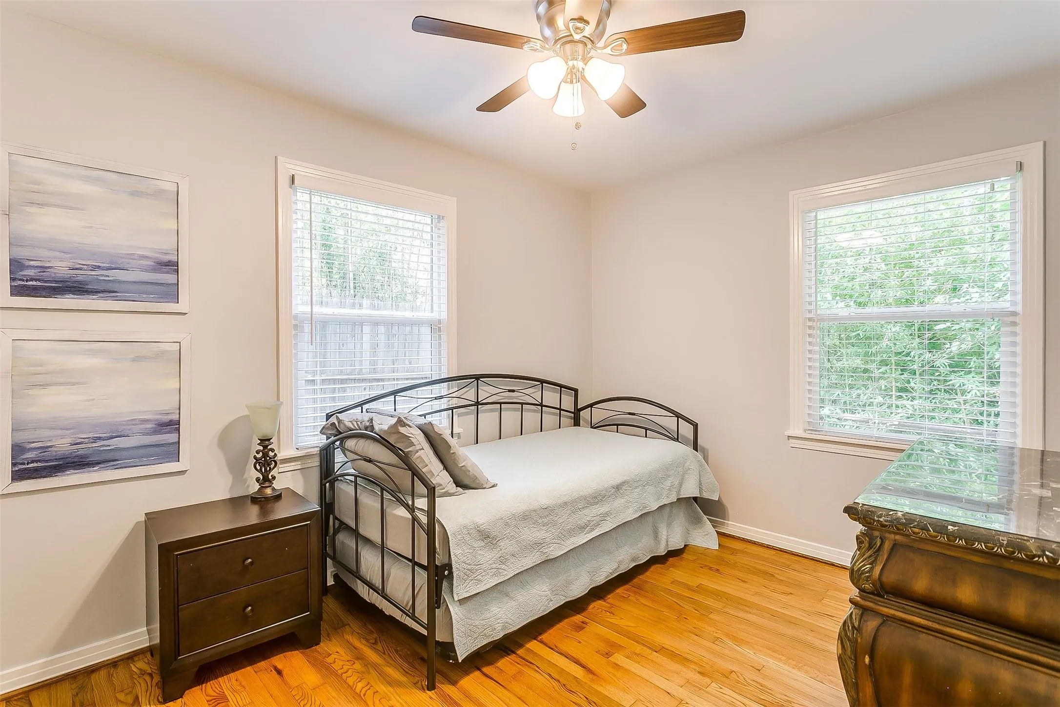 Single Family Residence For Rent in Tarrant County , 4704 Collinwood Avenue, Fort Worth, Texas 76107, 2 Bedroom, 1 Bathroom, 1 Garage spaces, 900 Sqft, built in 1948, Preowned, mls#21245473, Real Estate Agent in Fort Worth, Homes For Rent in Tarrant county, Homes For Rent in Fort Worth, Realtor in Fort Worth Texas, Real Estate Brokerage Independent Realty Texas, Luminita Cordes Realtor