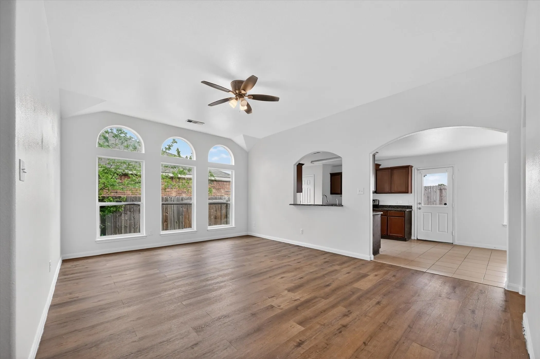 Single Family Residence For Rent in Collin County , 204 Lamont Road, Anna, Texas 75409, 4 Bedrooms, 2 Bathrooms, 2 Garage spaces, 1,678 Sqft, built in 2013, Preowned, Price $1,950, mls#21249254, Real Estate Agent in Anna, Homes For Rent in Collin county, Homes For Rent in Anna, Realtor in Anna Texas, Real Estate Brokerage Independent Realty Texas, Luminita Cordes Realtor