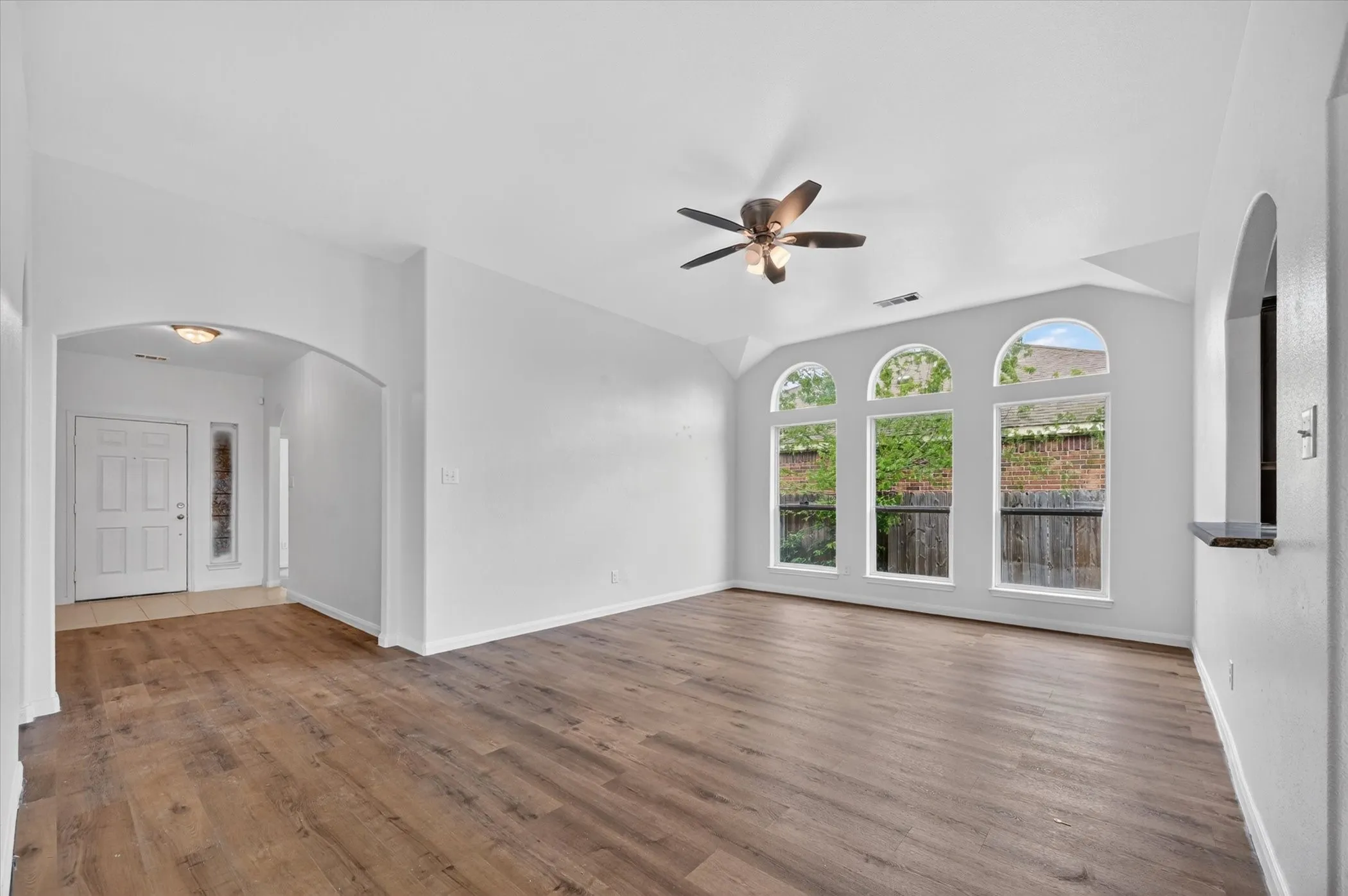 Single Family Residence For Rent in Collin County , 204 Lamont Road, Anna, Texas 75409, 4 Bedrooms, 2 Bathrooms, 2 Garage spaces, 1,678 Sqft, built in 2013, Preowned, Price $1,950, mls#21249254, Real Estate Agent in Anna, Homes For Rent in Collin county, Homes For Rent in Anna, Realtor in Anna Texas, Real Estate Brokerage Independent Realty Texas, Luminita Cordes Realtor