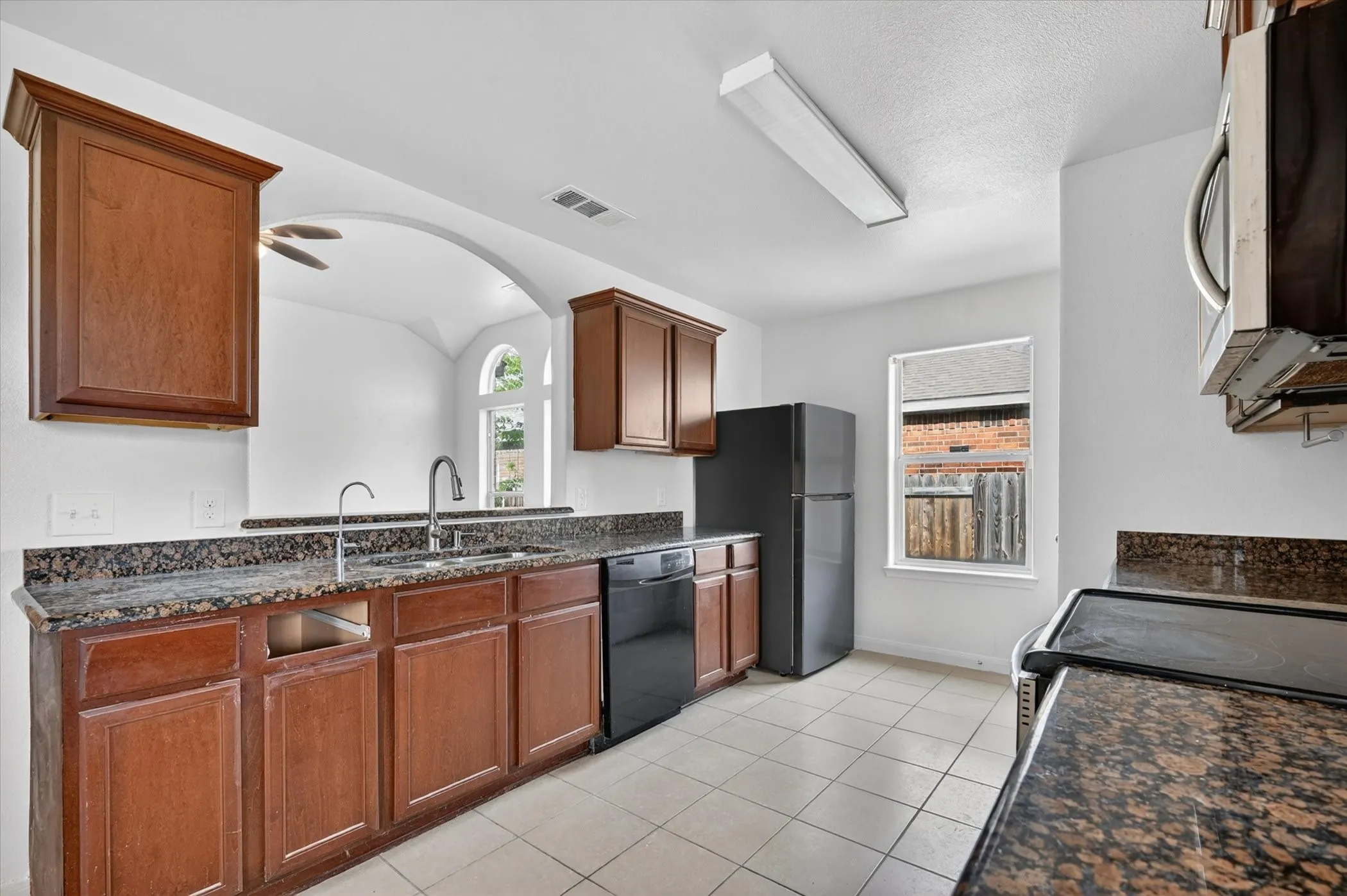 Single Family Residence For Rent in Collin County , 204 Lamont Road, Anna, Texas 75409, 4 Bedrooms, 2 Bathrooms, 2 Garage spaces, 1,678 Sqft, built in 2013, Preowned, Price $1,950, mls#21249254, Real Estate Agent in Anna, Homes For Rent in Collin county, Homes For Rent in Anna, Realtor in Anna Texas, Real Estate Brokerage Independent Realty Texas, Luminita Cordes Realtor