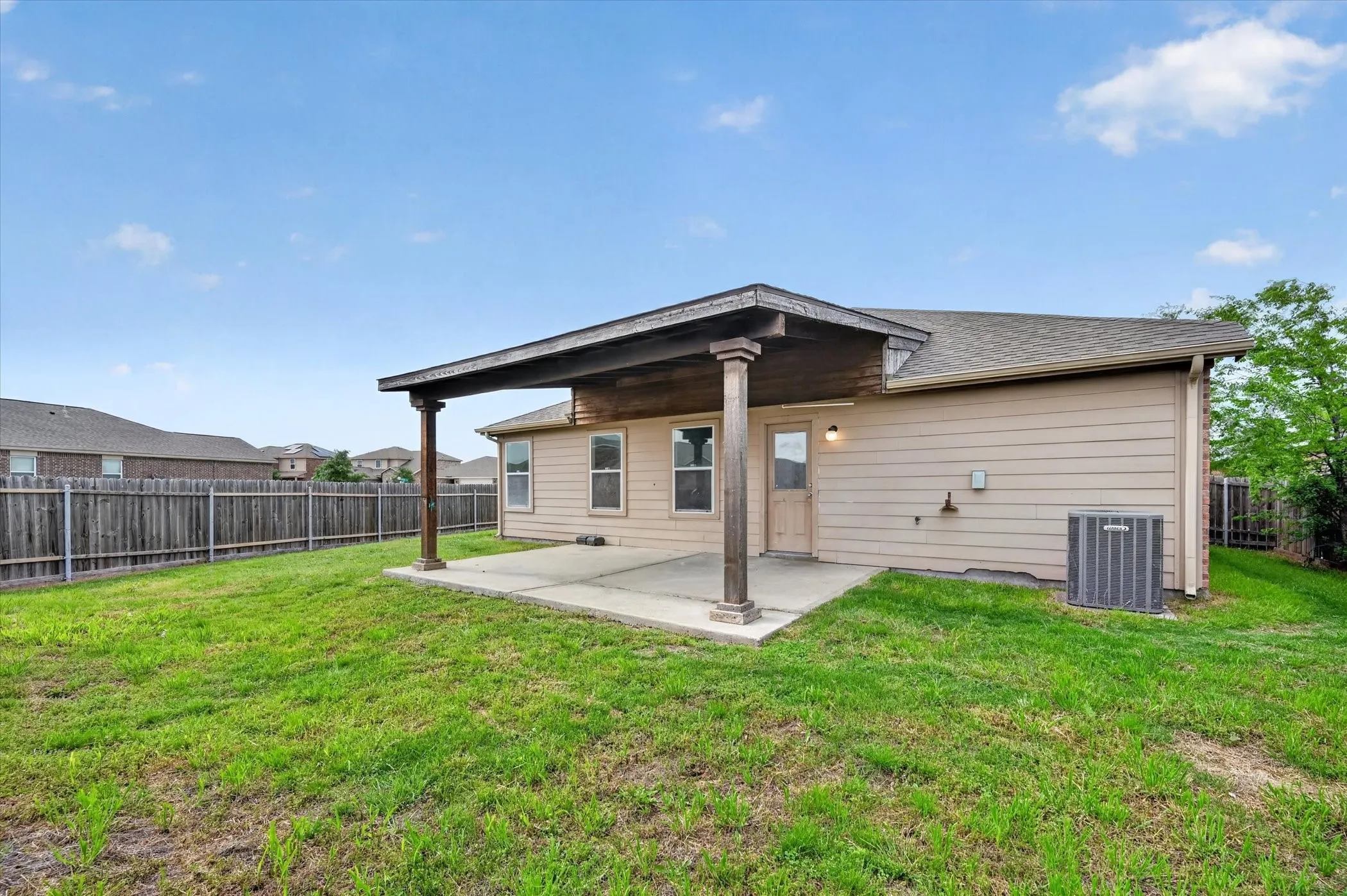 Single Family Residence For Rent in Collin County , 204 Lamont Road, Anna, Texas 75409, 4 Bedrooms, 2 Bathrooms, 2 Garage spaces, 1,678 Sqft, built in 2013, Preowned, Price $1,950, mls#21249254, Real Estate Agent in Anna, Homes For Rent in Collin county, Homes For Rent in Anna, Realtor in Anna Texas, Real Estate Brokerage Independent Realty Texas, Luminita Cordes Realtor
