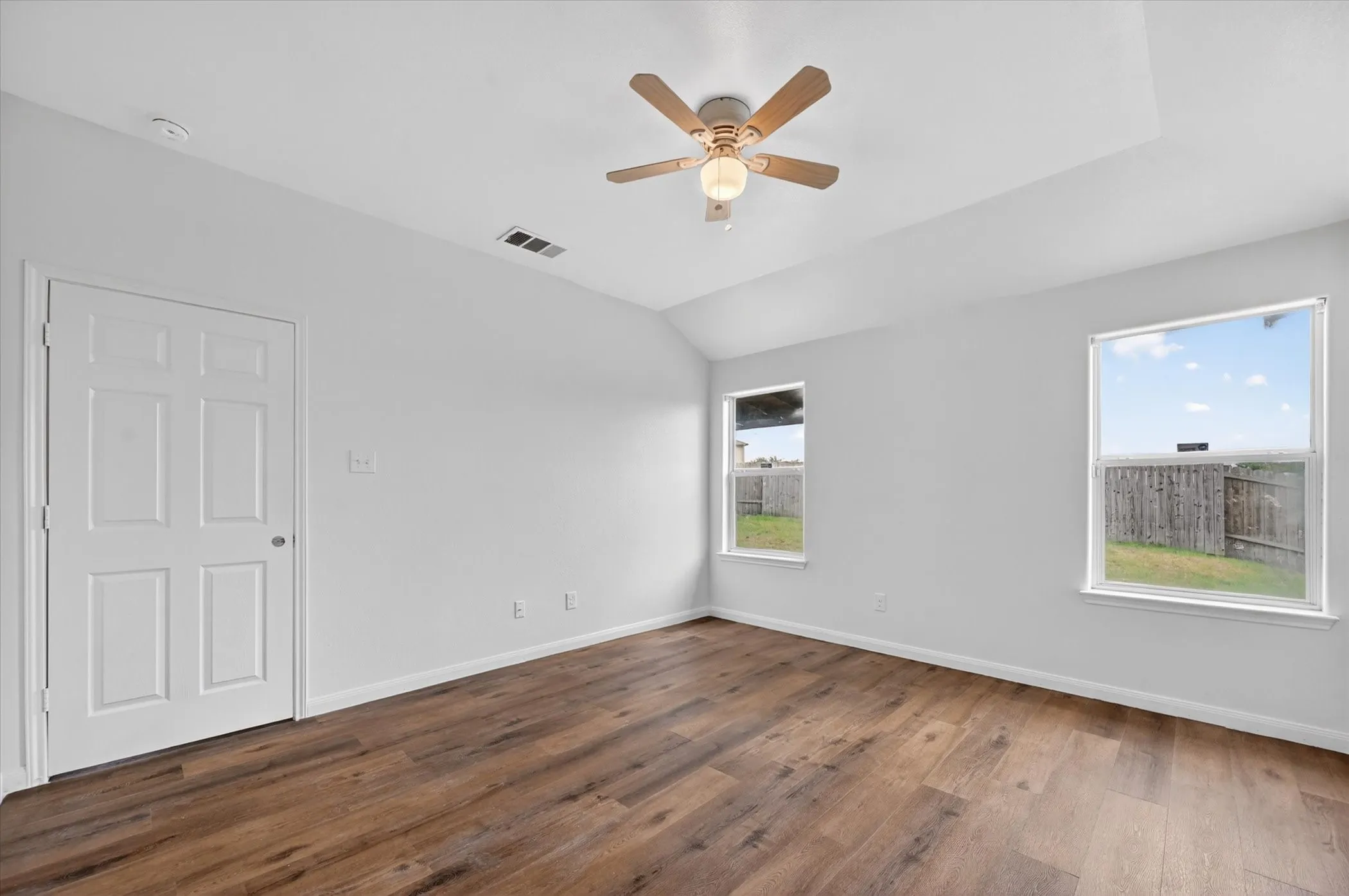 Single Family Residence For Rent in Collin County , 204 Lamont Road, Anna, Texas 75409, 4 Bedrooms, 2 Bathrooms, 2 Garage spaces, 1,678 Sqft, built in 2013, Preowned, Price $1,950, mls#21249254, Real Estate Agent in Anna, Homes For Rent in Collin county, Homes For Rent in Anna, Realtor in Anna Texas, Real Estate Brokerage Independent Realty Texas, Luminita Cordes Realtor