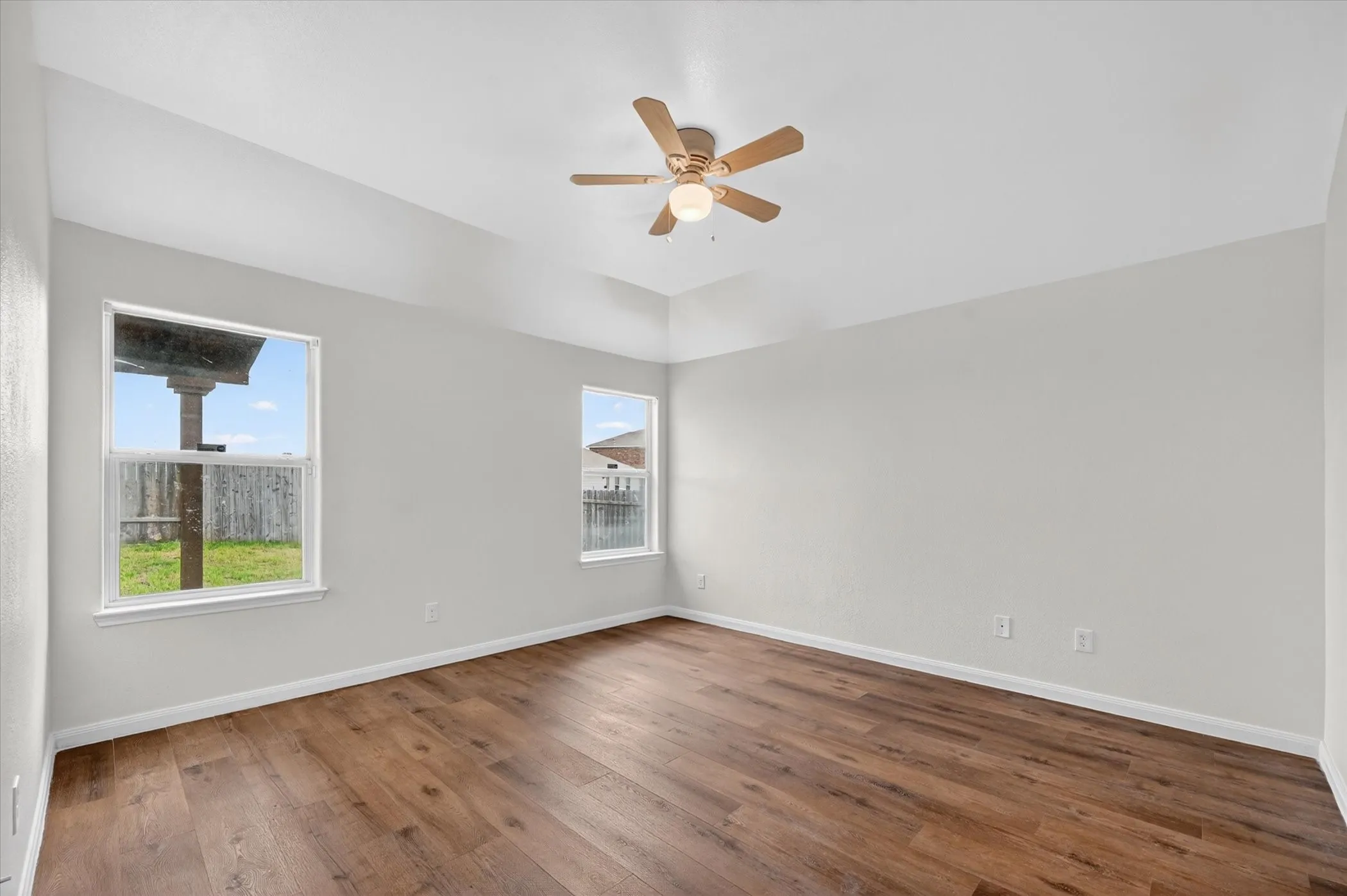 Single Family Residence For Rent in Collin County , 204 Lamont Road, Anna, Texas 75409, 4 Bedrooms, 2 Bathrooms, 2 Garage spaces, 1,678 Sqft, built in 2013, Preowned, Price $1,950, mls#21249254, Real Estate Agent in Anna, Homes For Rent in Collin county, Homes For Rent in Anna, Realtor in Anna Texas, Real Estate Brokerage Independent Realty Texas, Luminita Cordes Realtor